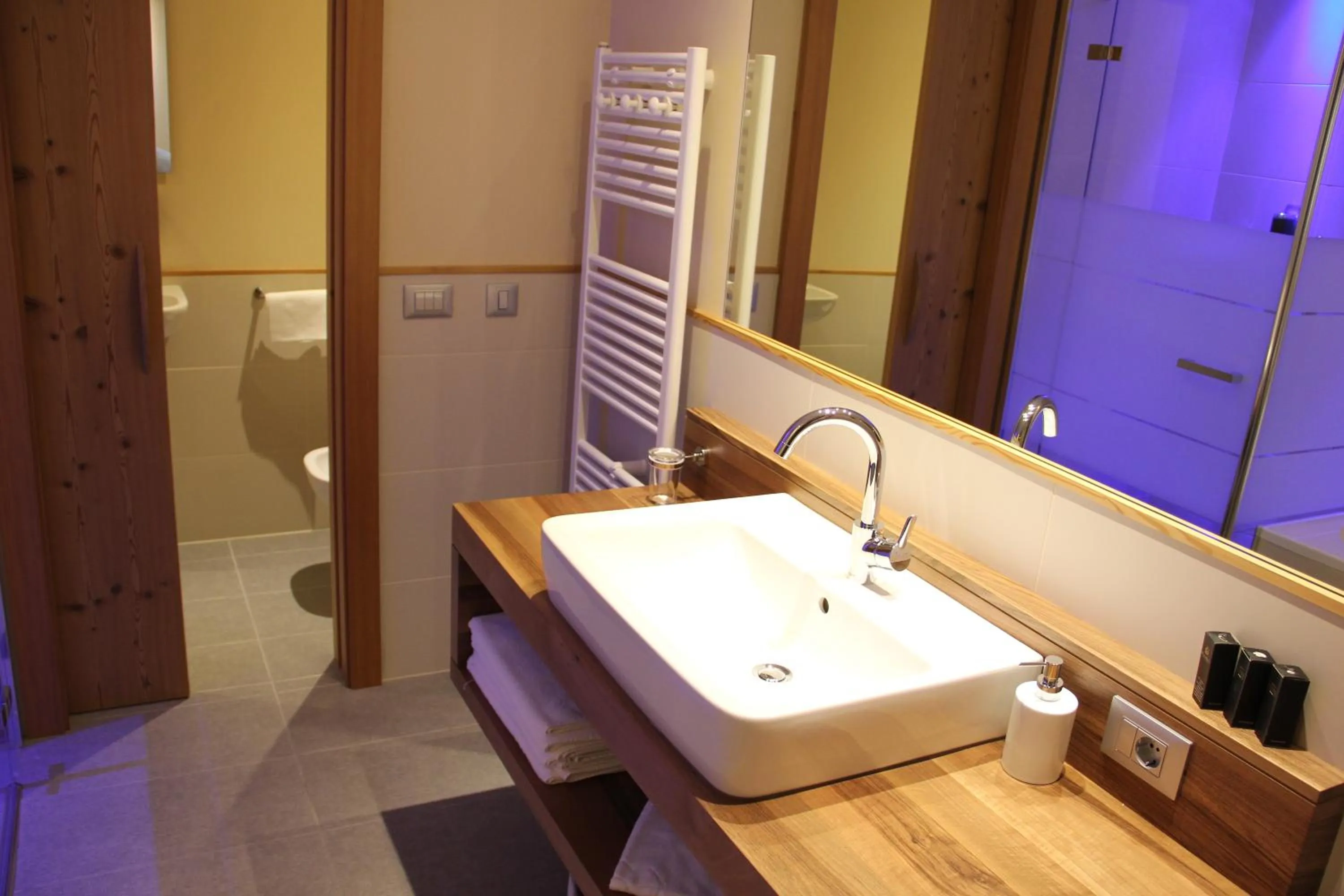 Bathroom in Hotel Emmy - five elements