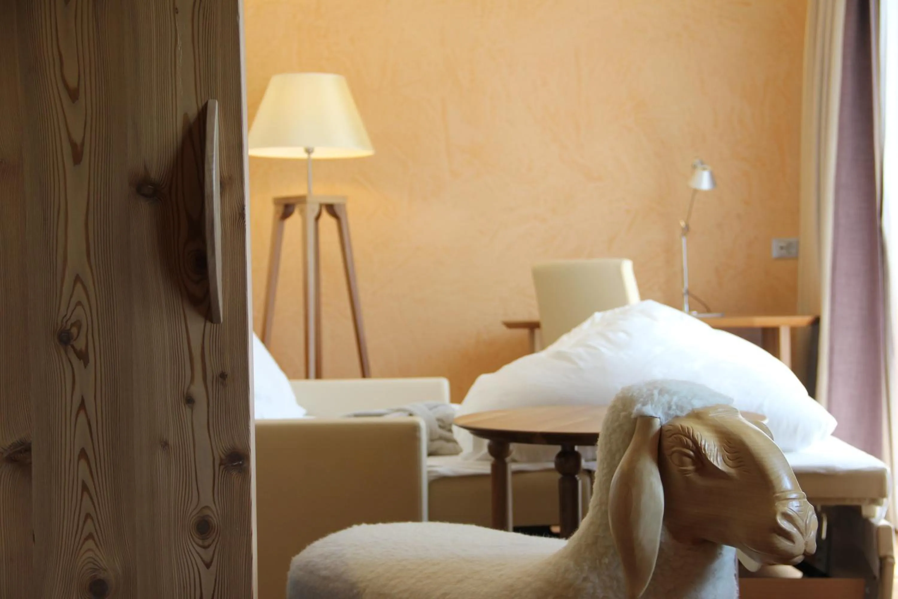 Staff, Bed in Hotel Emmy - five elements