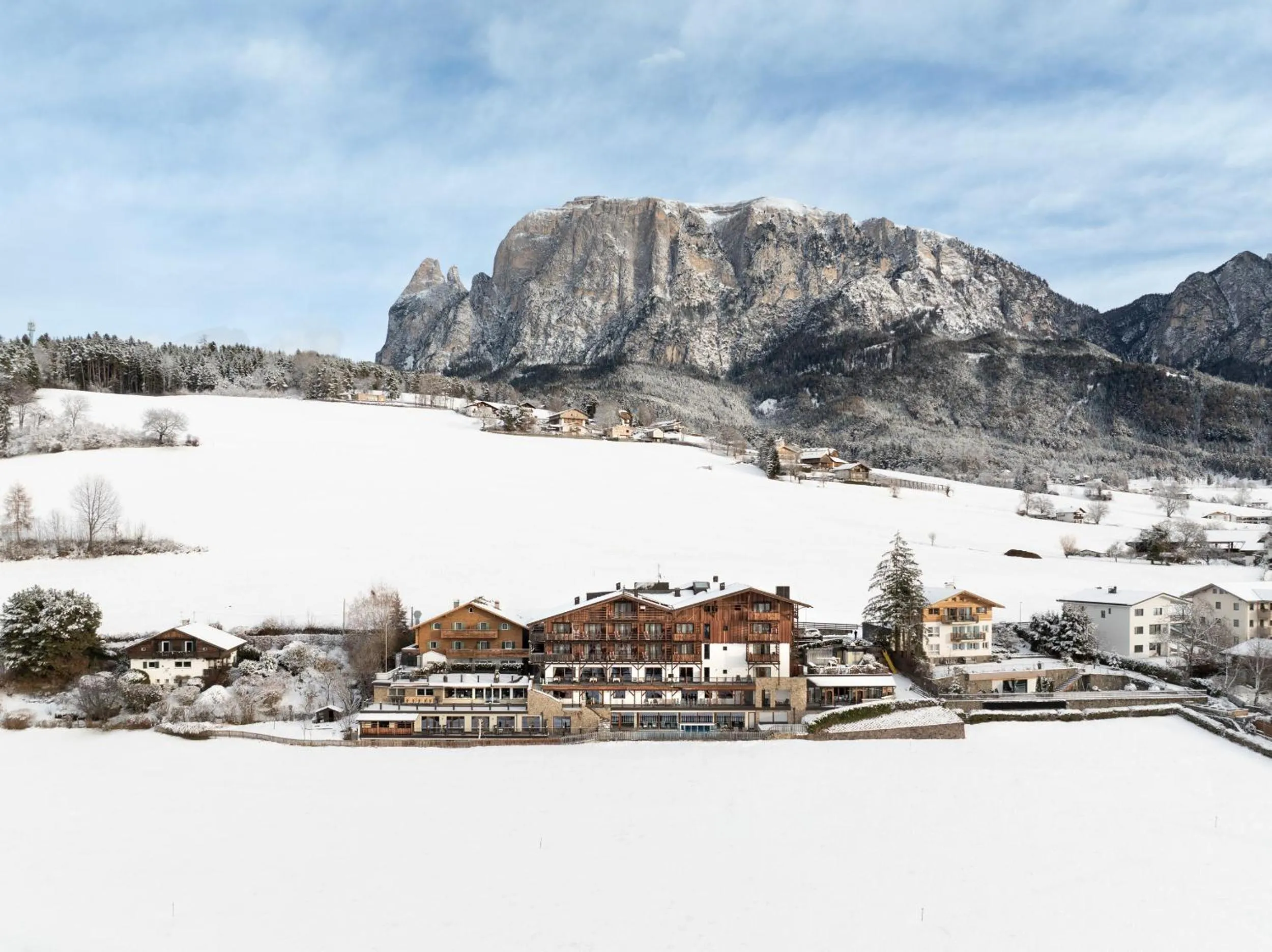 Property building in Hotel Emmy - five elements