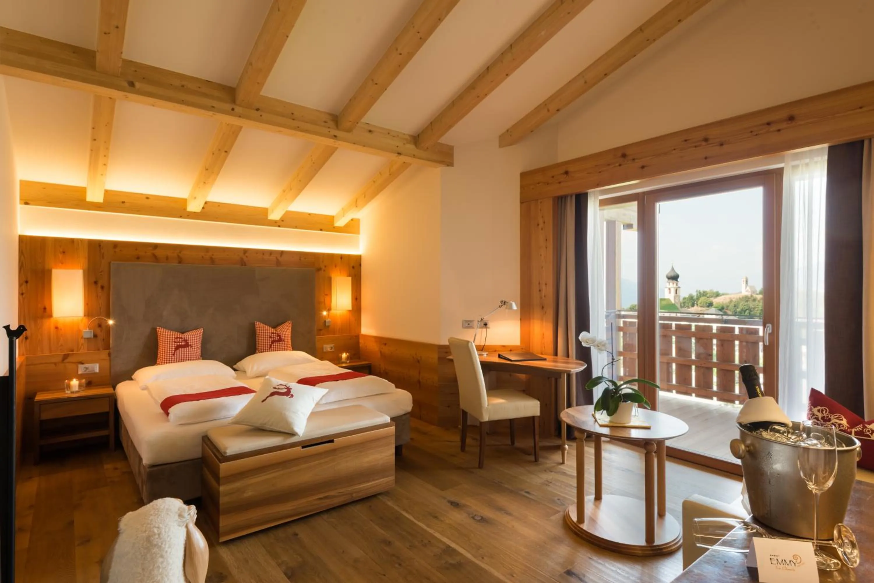 Photo of the whole room, Bed in Hotel Emmy - five elements