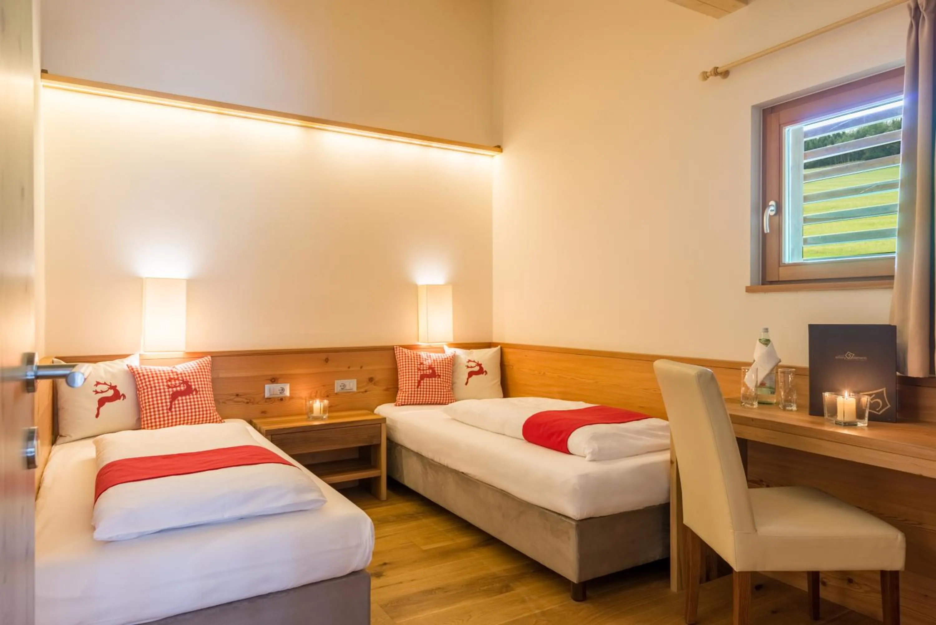 children, Bed in Hotel Emmy - five elements