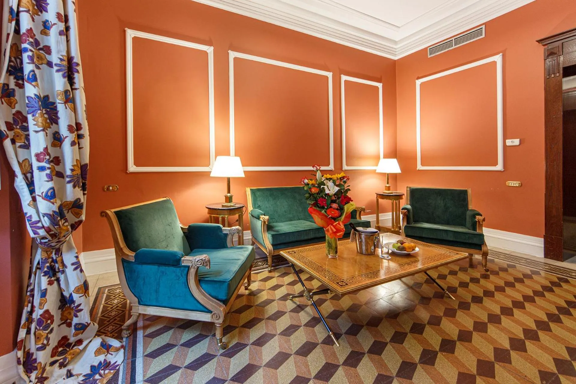 Living room in Hotel Albani Firenze