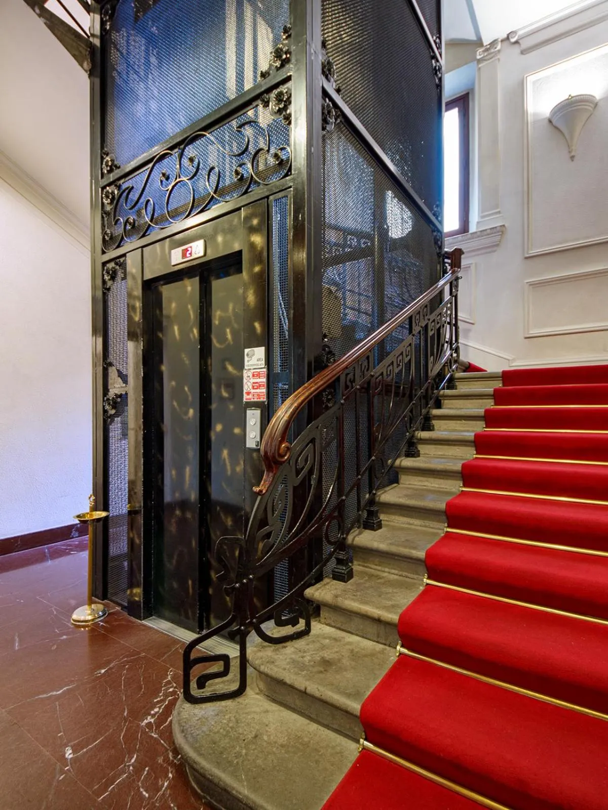 elevator in Hotel Albani Firenze
