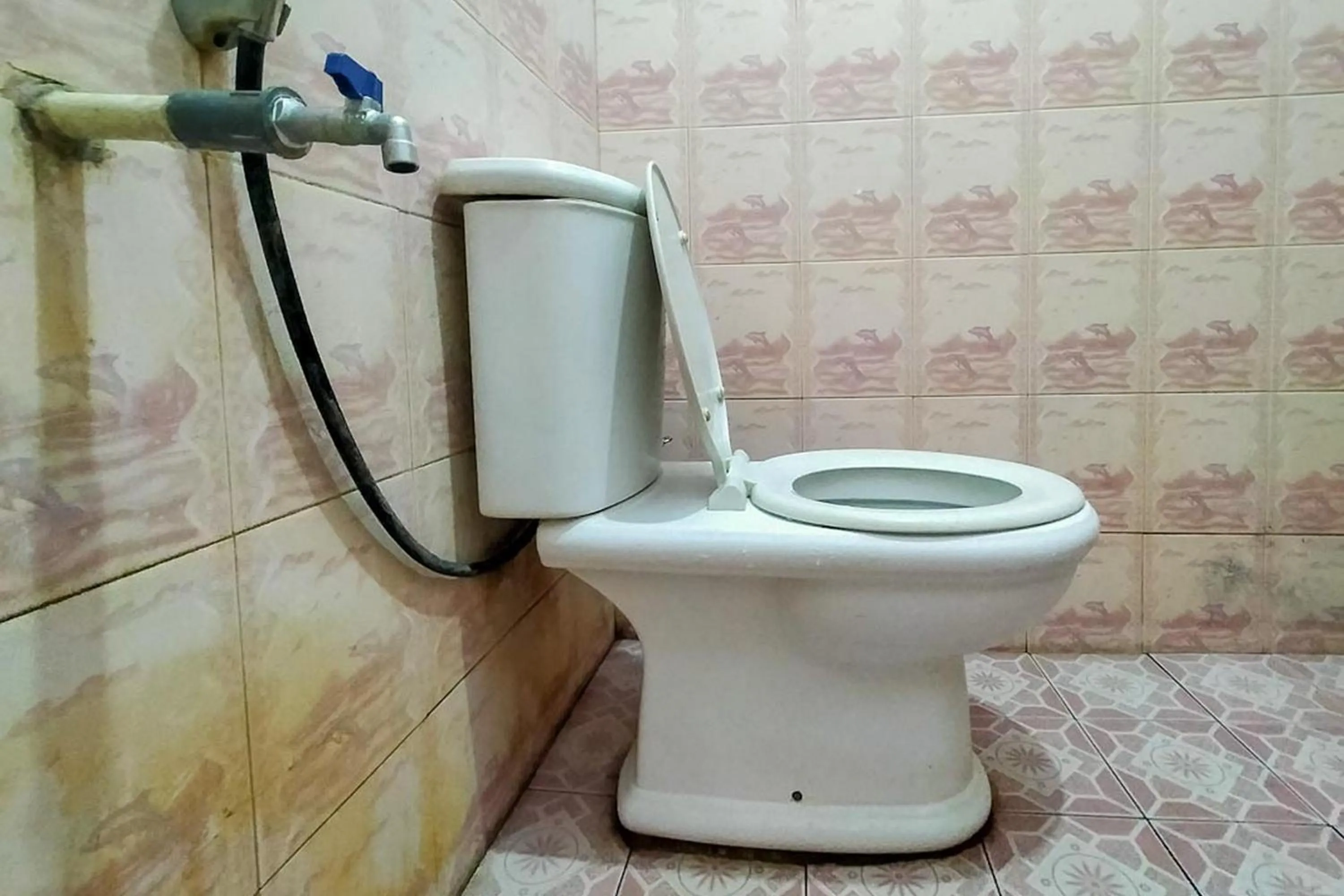 Bathroom in Fauziah Hotel Syariah Kendari