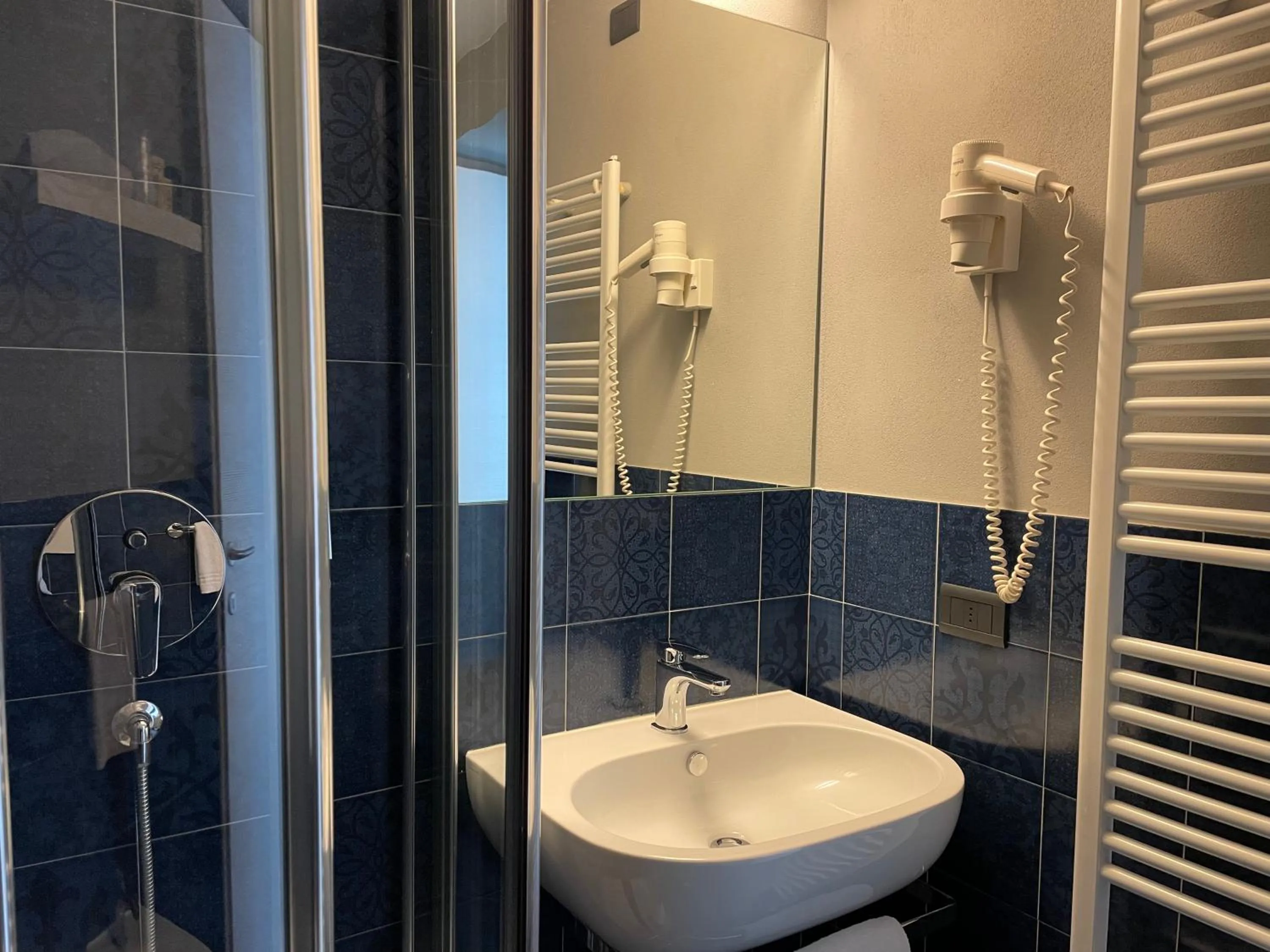 Bathroom in Hotel Europa Varese