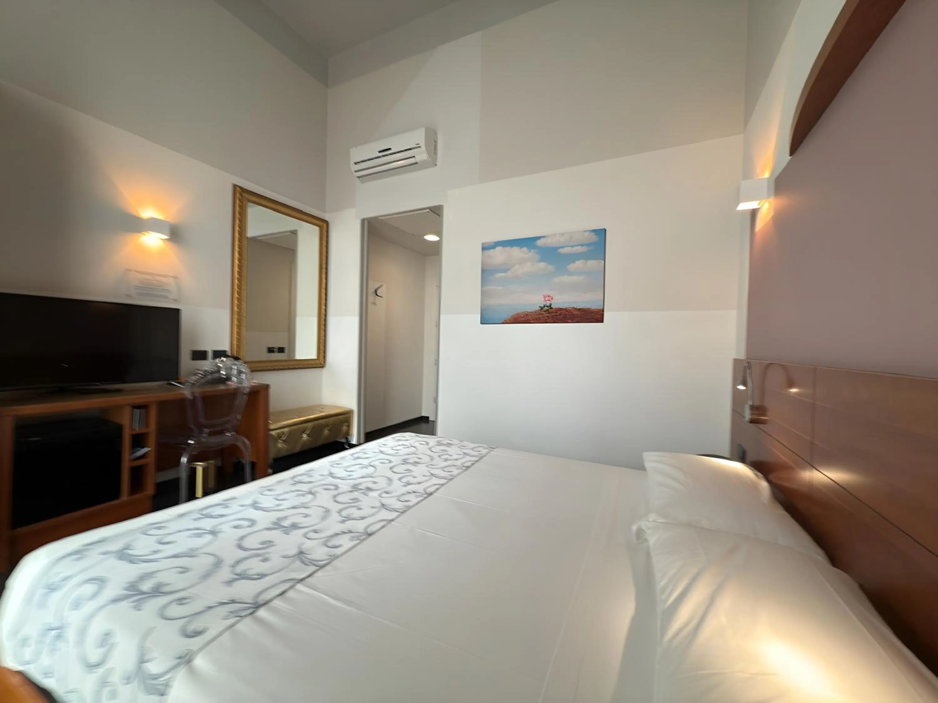 Bedroom, Bed in Hotel Europa Varese