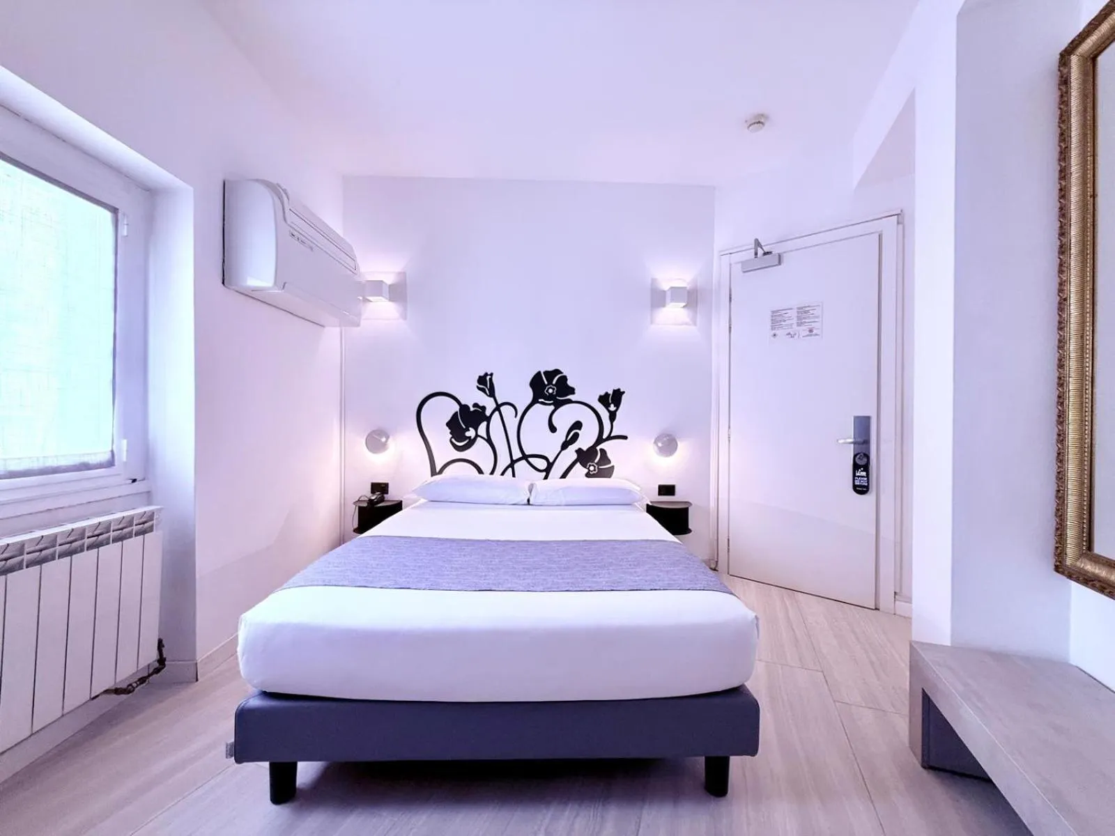 View (from property/room), Bed in Hotel Europa Varese