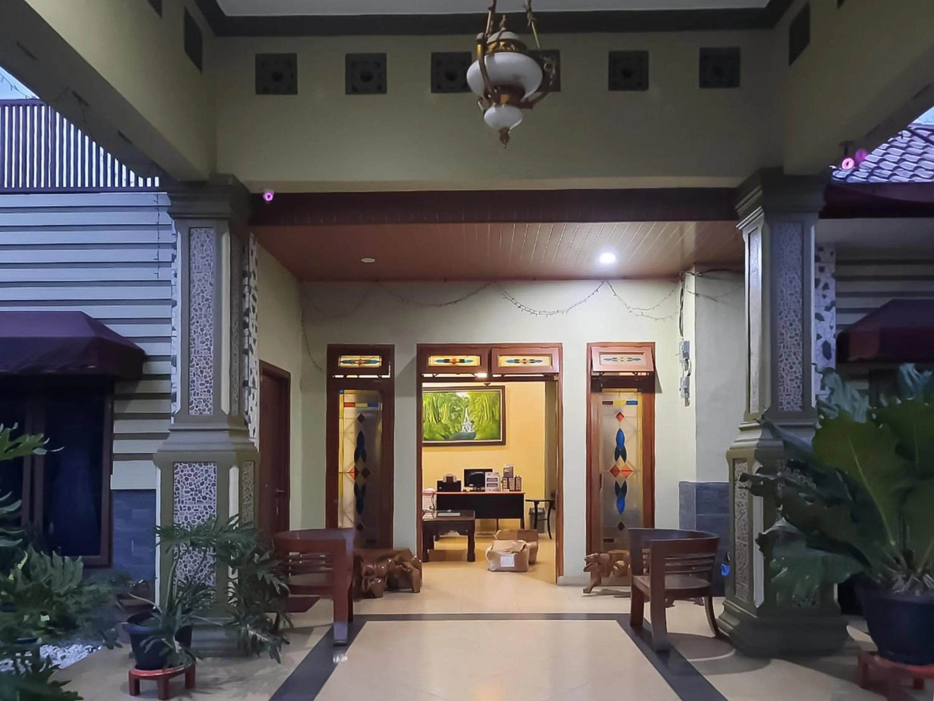 Facade/entrance in RedDoorz near RS Setiabudi Medan