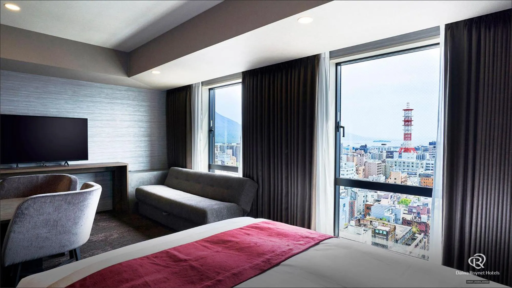 Photo of the whole room, Bed in Daiwa Roynet Hotel Kagoshima Tenmonkan PREMIER - former Daiwa Roynet Hotel Kagoshima Tenmonkan