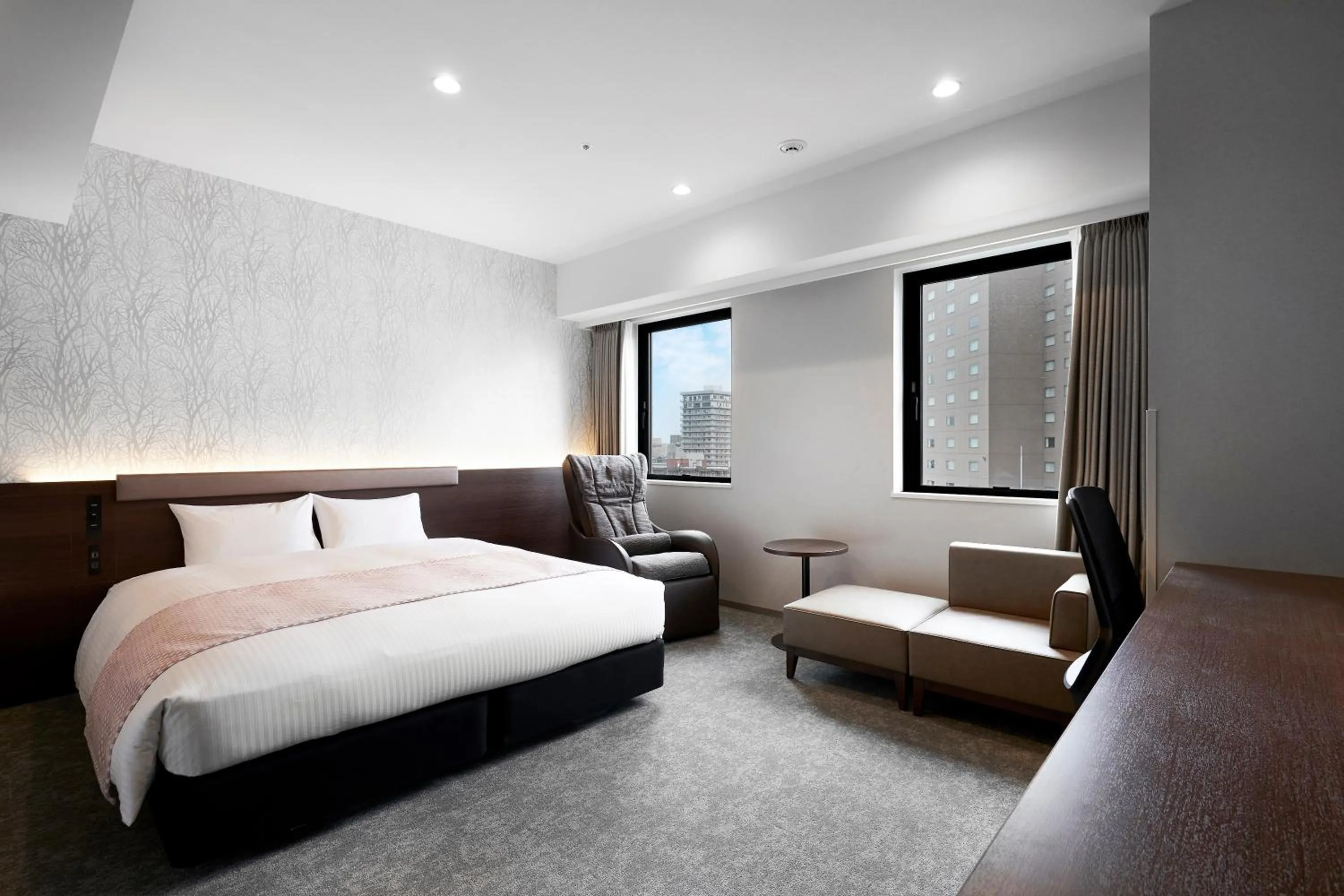 Photo of the whole room, Bed in Daiwa Roynet Hotel Sapporo Nakajima Koen