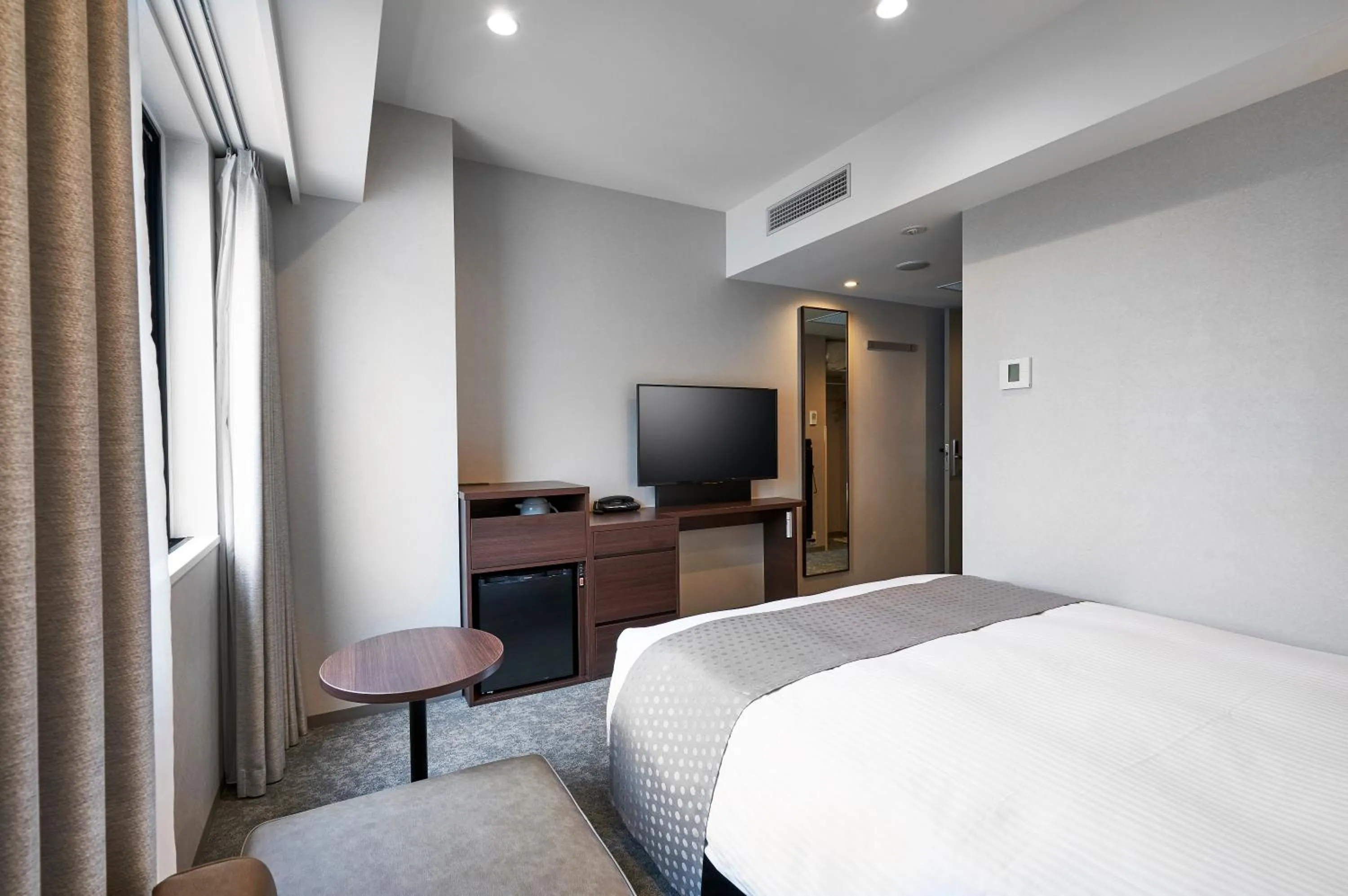 Photo of the whole room, Bed in Daiwa Roynet Hotel Sapporo Nakajima Koen