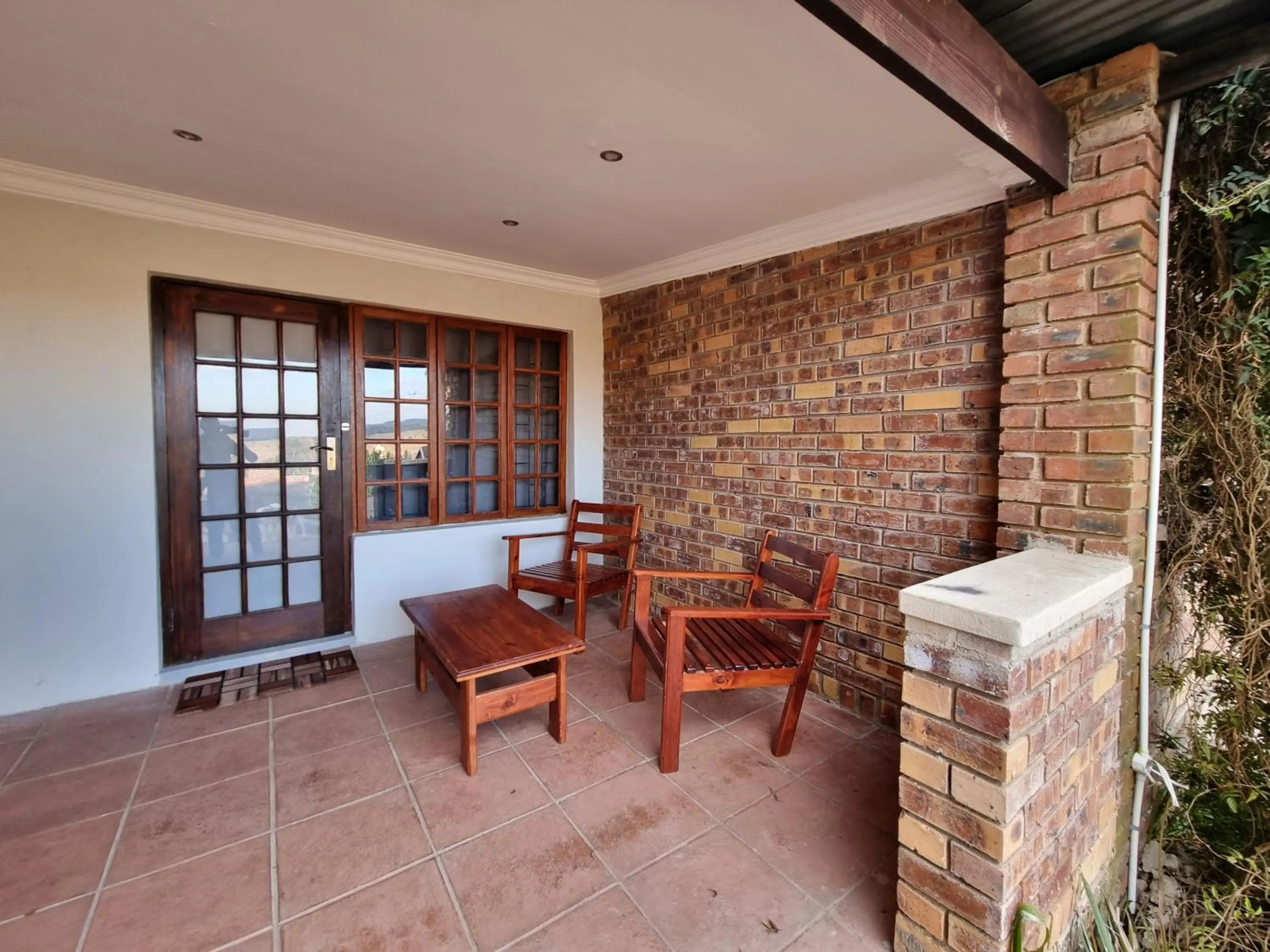 Valley View dullstroom - check in at The Highlander Hotel