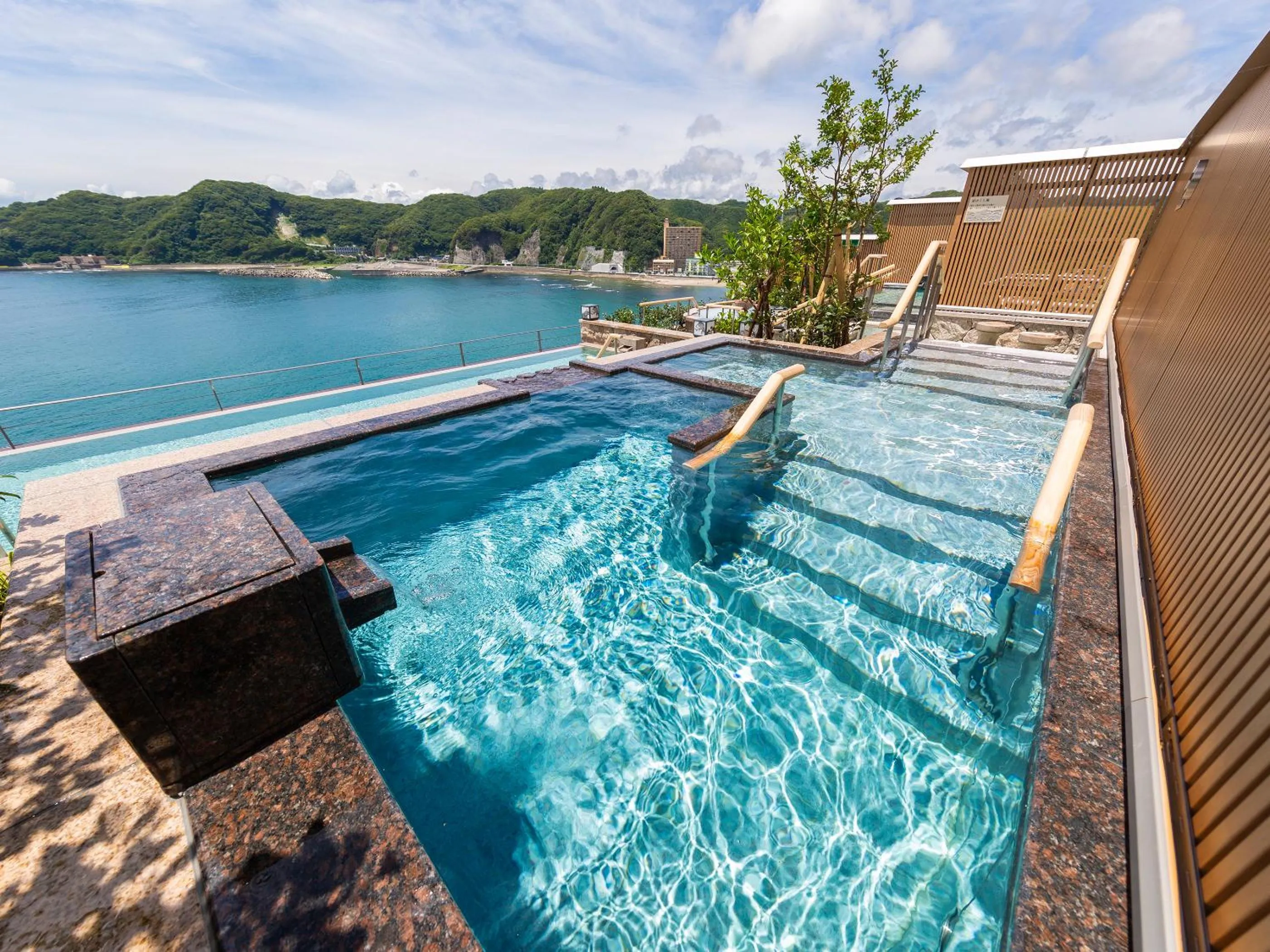 Open Air Bath in Mikazuki Sea-Park Hotel Awa Kamogawa