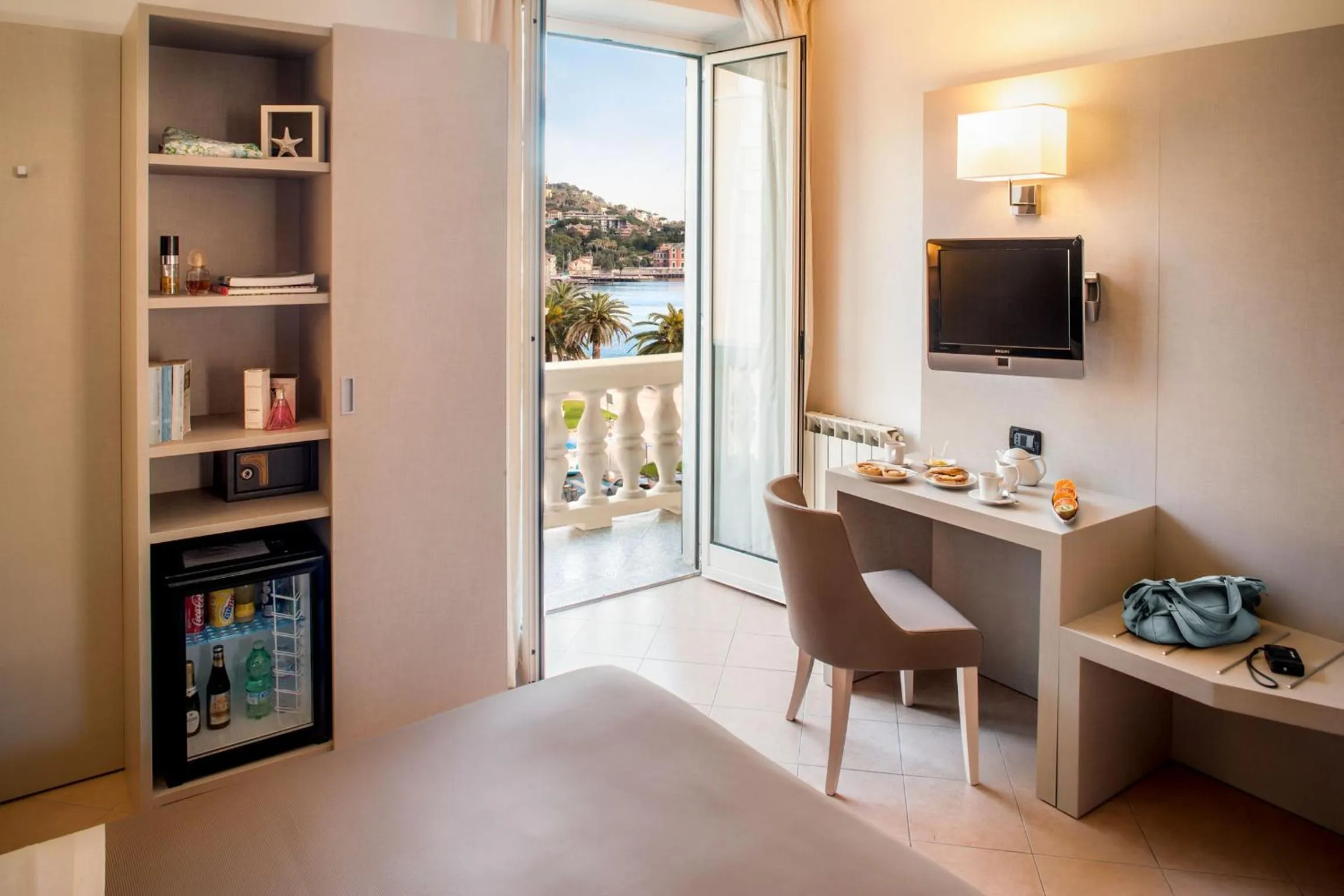 Day, Bed in Hotel Vesuvio