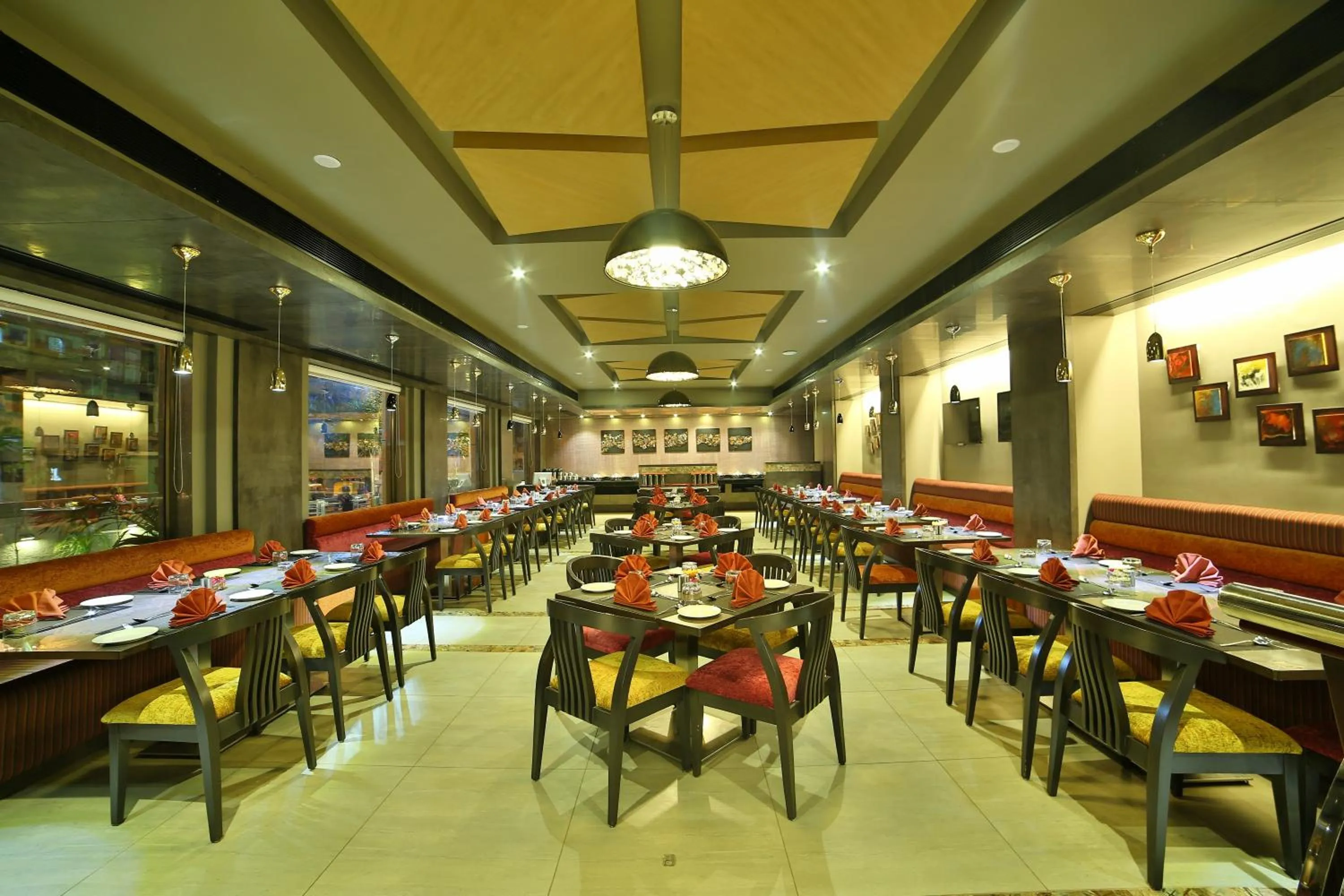 Restaurant/places to eat in HOTEL G EXPRESS Formerly Known as TGB Express