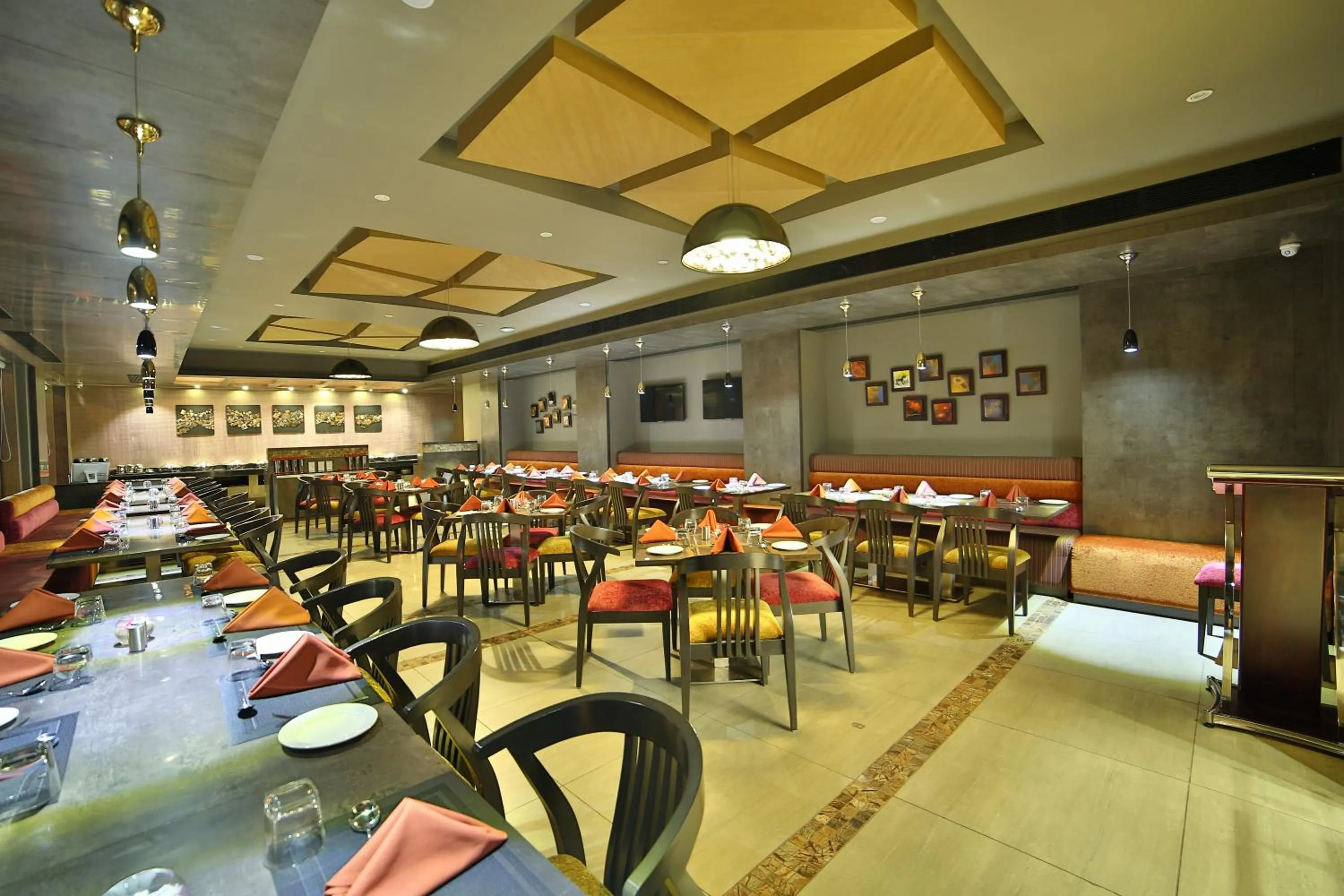 Restaurant/places to eat in HOTEL G EXPRESS Formerly Known as TGB Express