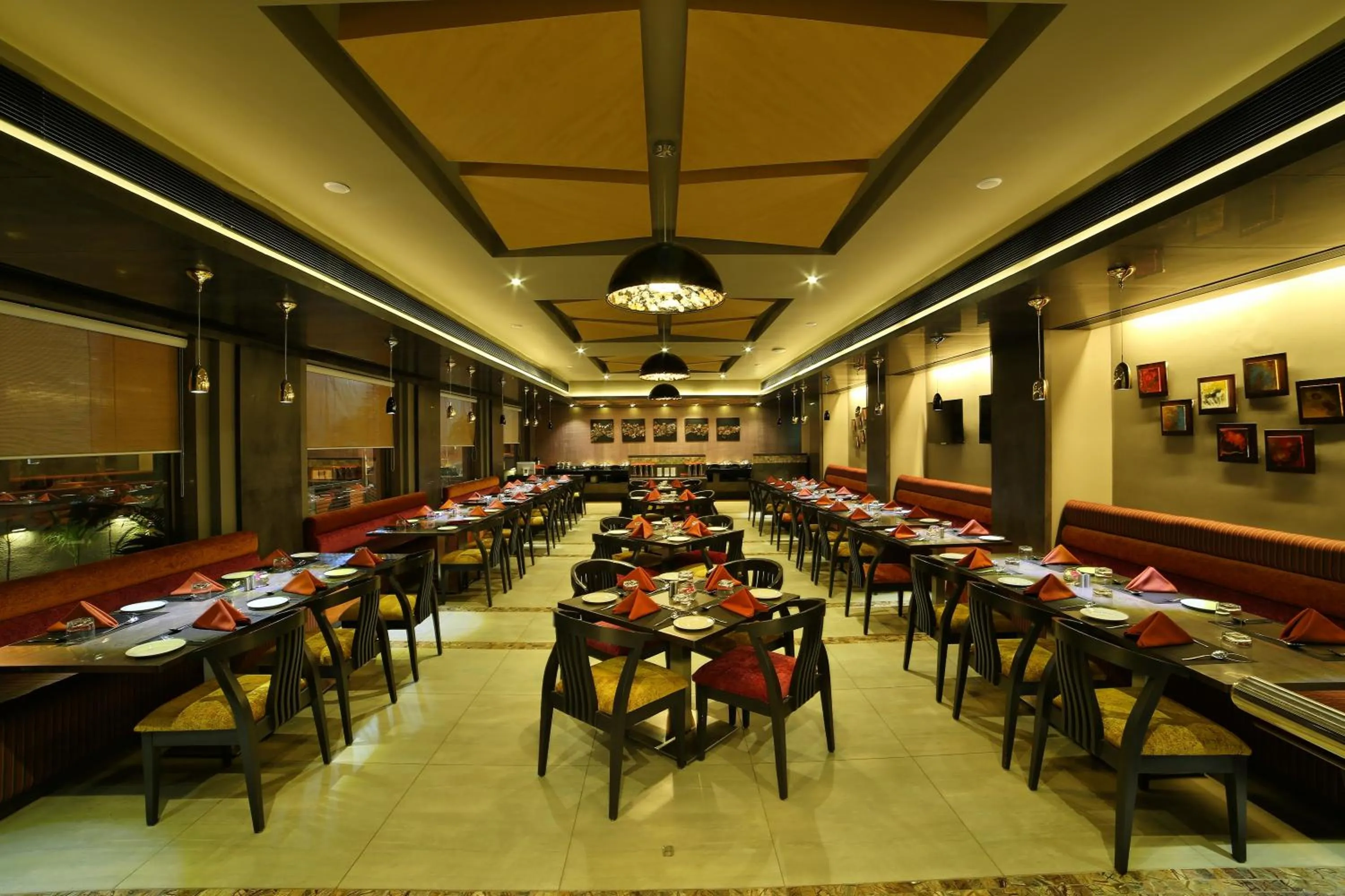 Restaurant/places to eat in HOTEL G EXPRESS Formerly Known as TGB Express