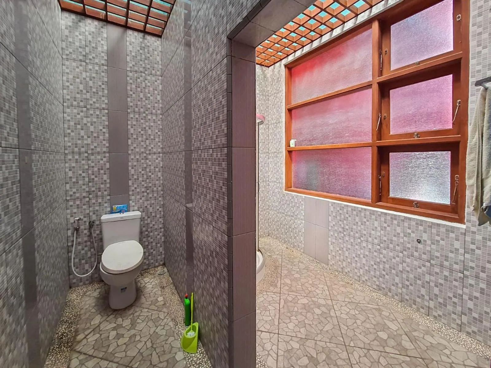 Bathroom in Pakde air cafe and homestay Grabag Magelang Mitra RedDoorz
