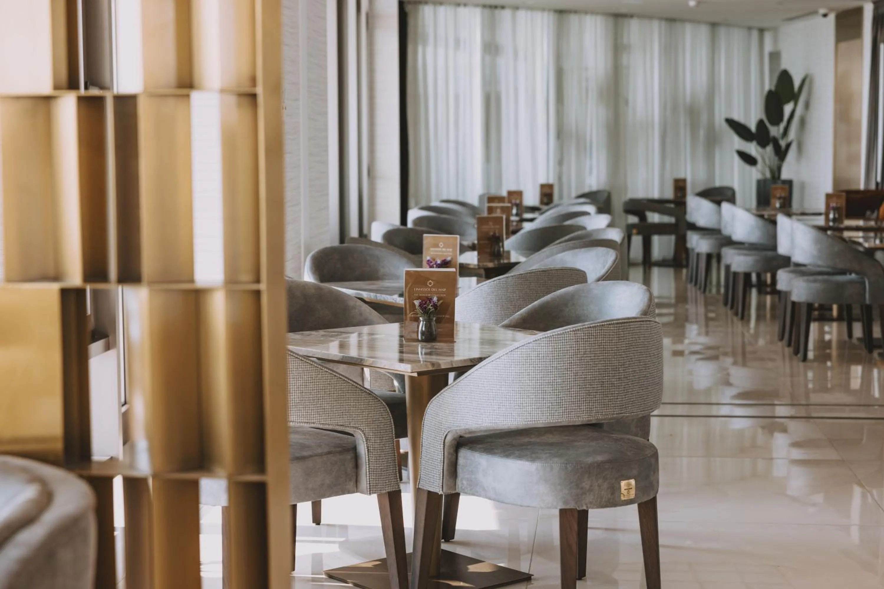 Restaurant/places to eat in Limassol Del Mar