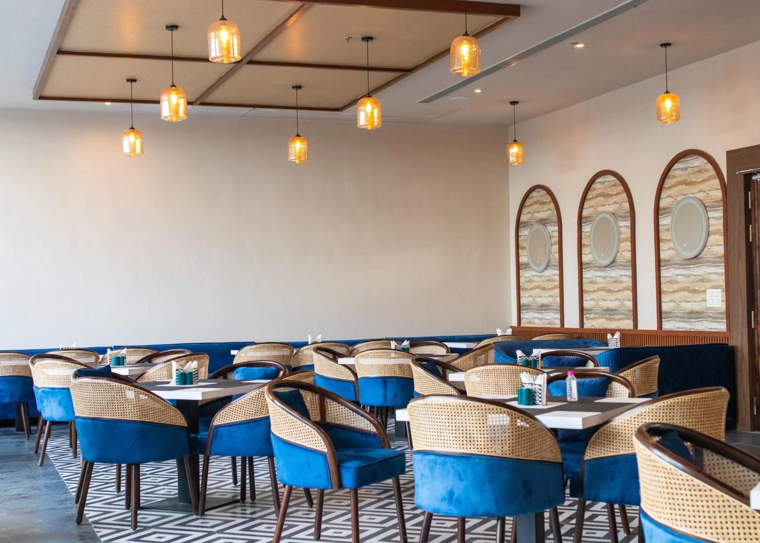 Restaurant/places to eat in The Fern Habitat, Jaipur