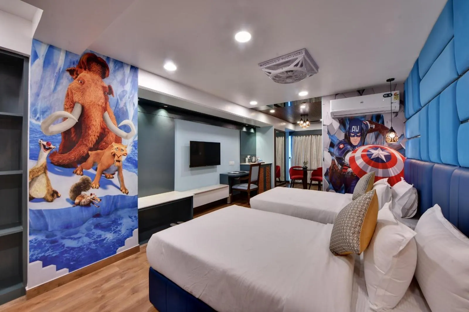 Communal lounge/ TV room, Bed in The Fern Habitat, Jaipur