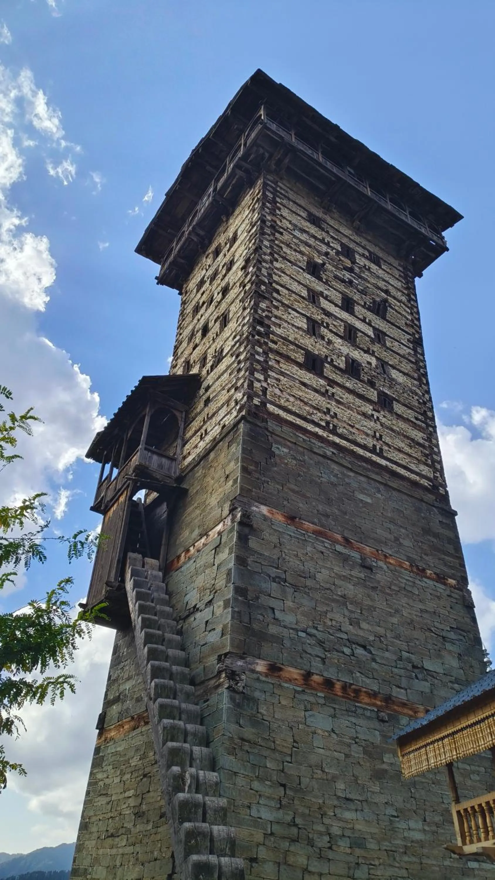 Day in MOZO Inn&Cafe Jibhi