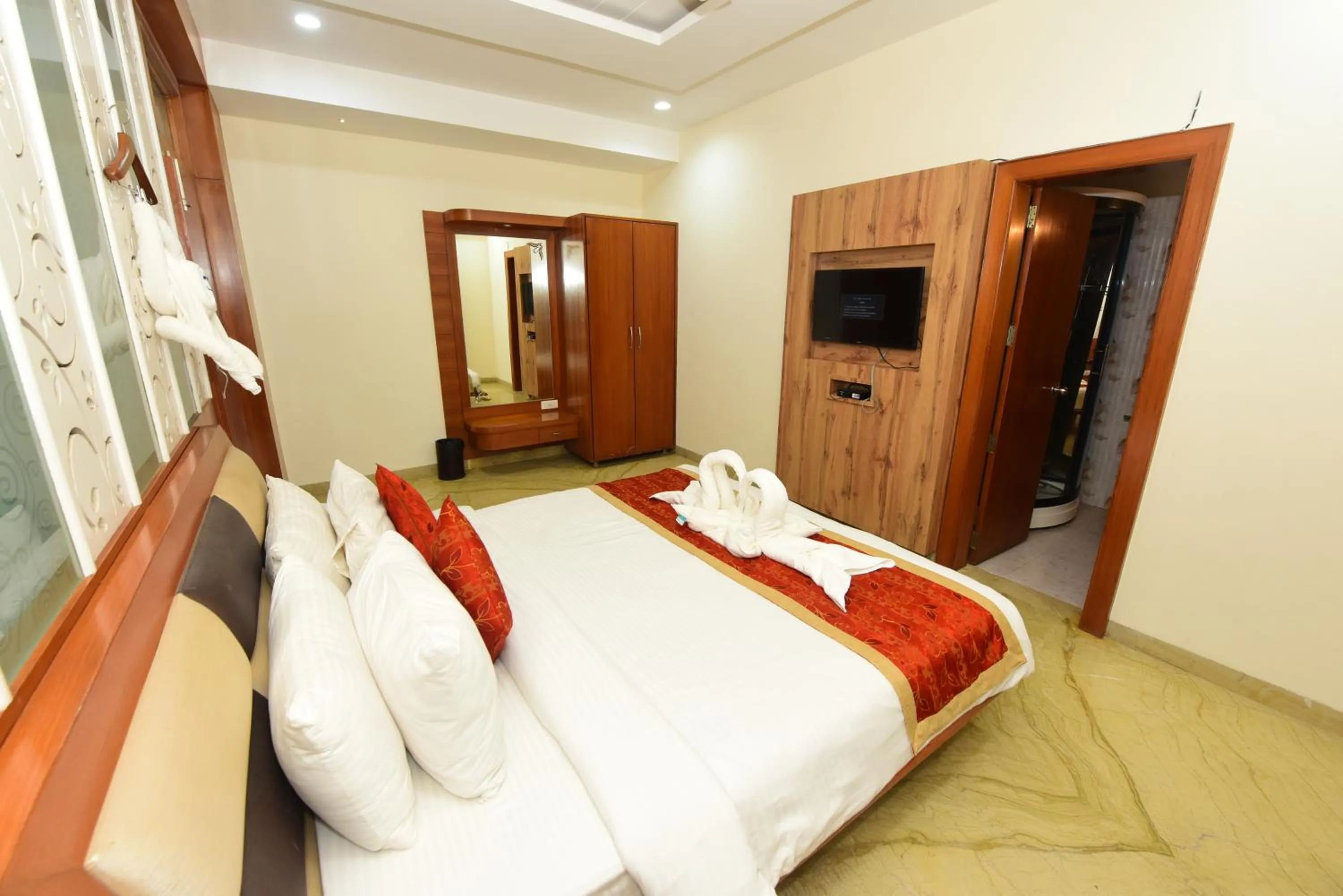 Communal lounge/ TV room, Bed in Hotel Yois