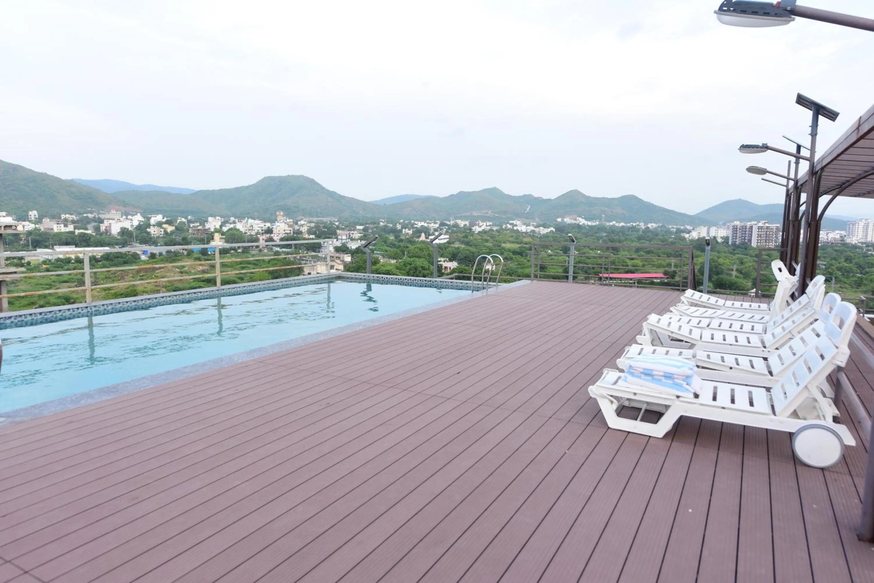 Swimming pool in Hotel Yois