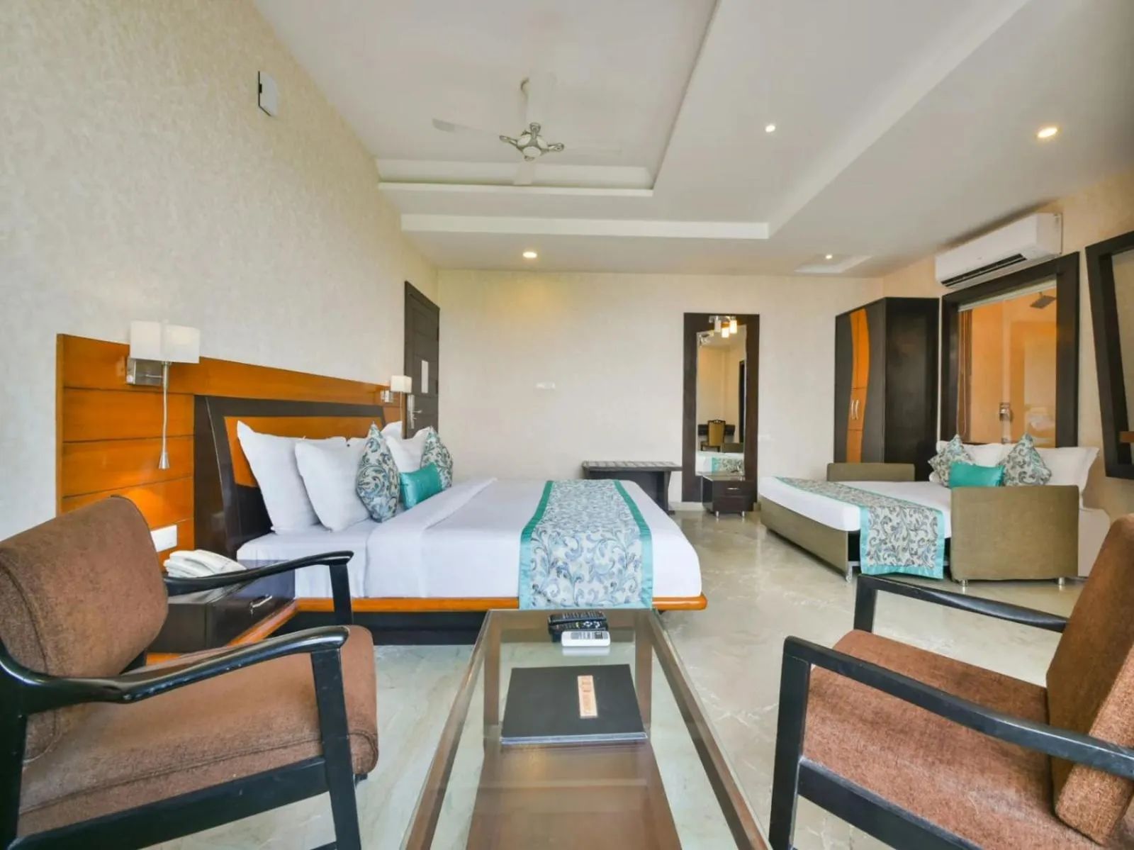 Dining area in Hotel Yois