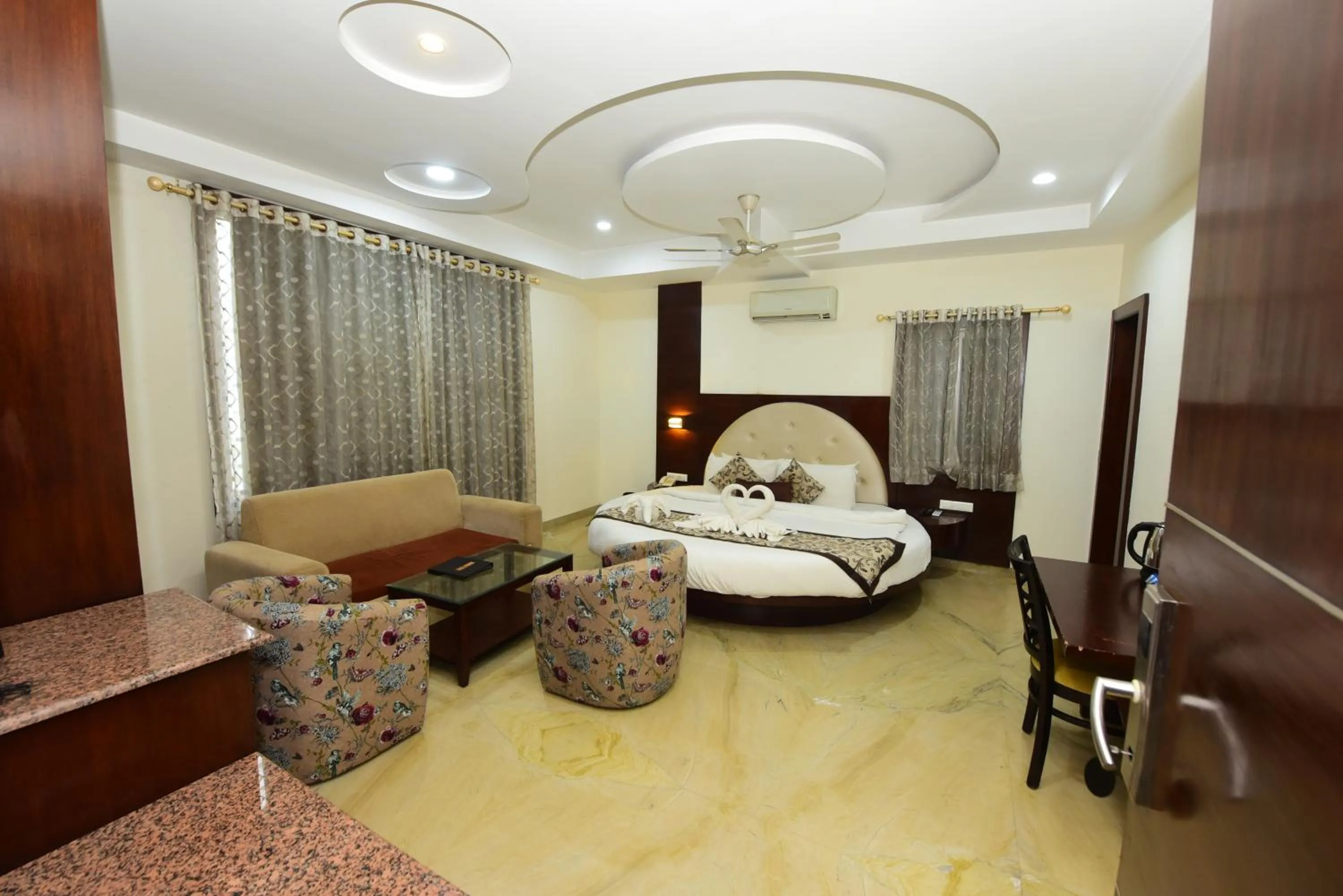 Photo of the whole room, Bed in Hotel Yois