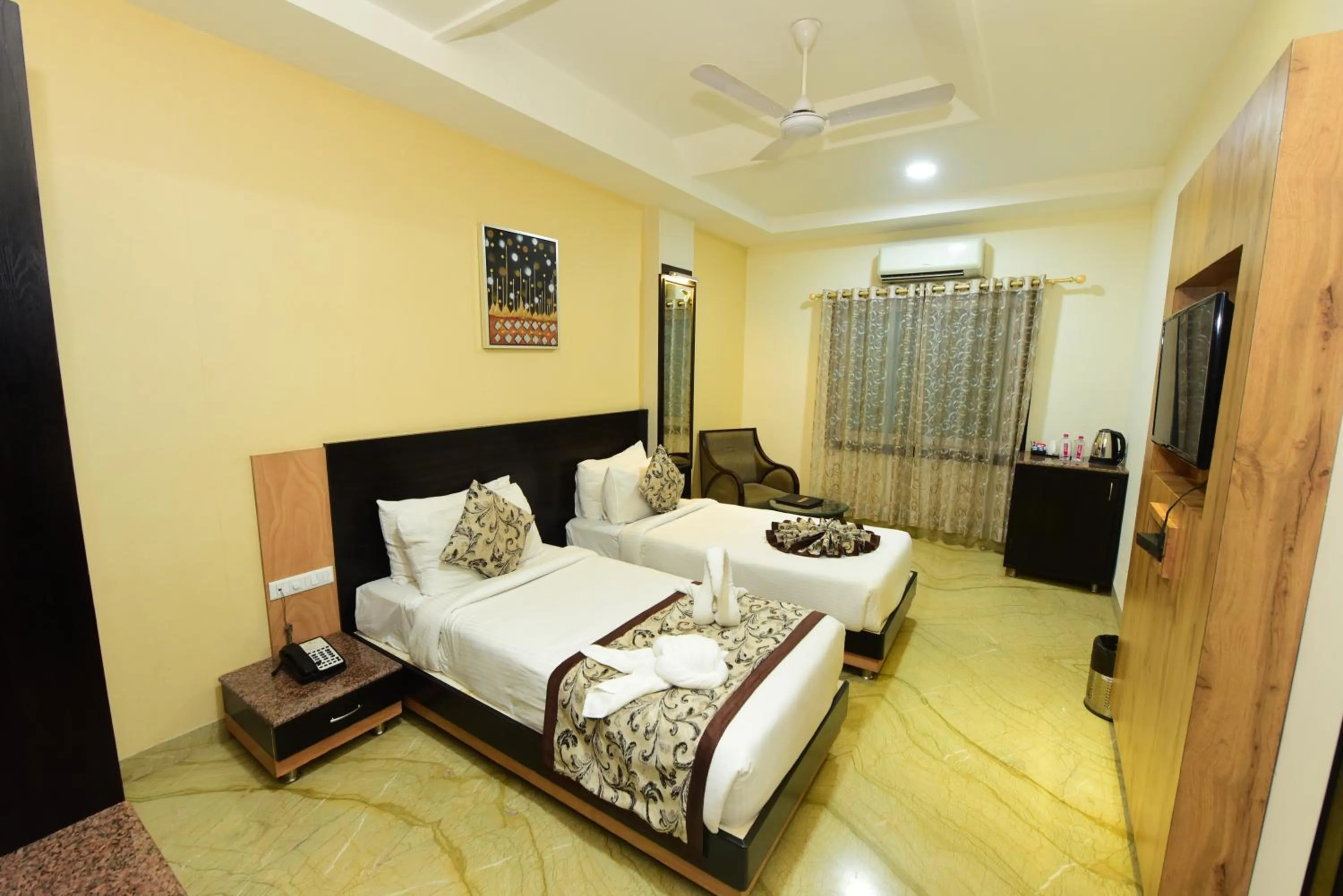 Photo of the whole room, Bed in Hotel Yois