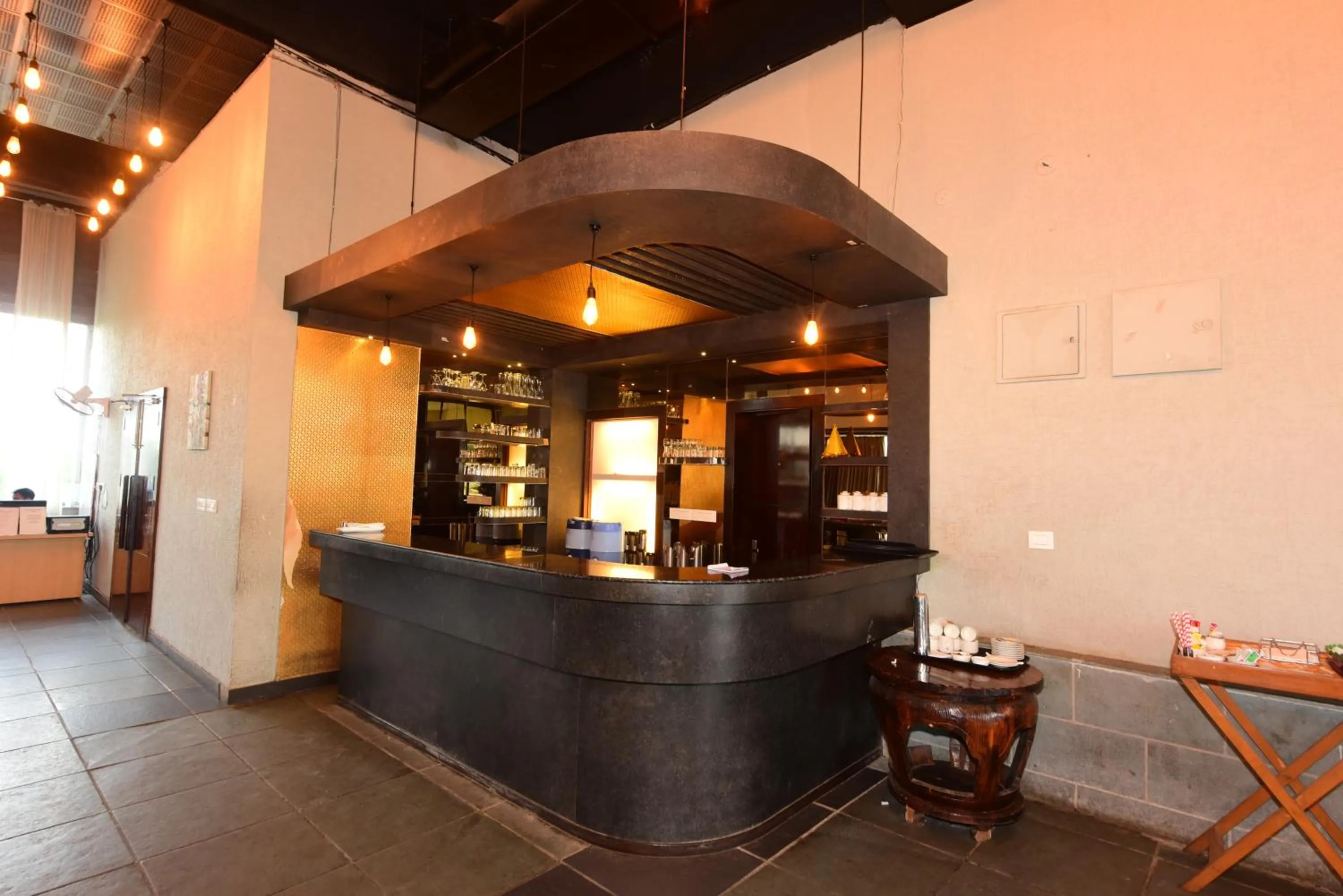 Restaurant/places to eat in Hotel Yois