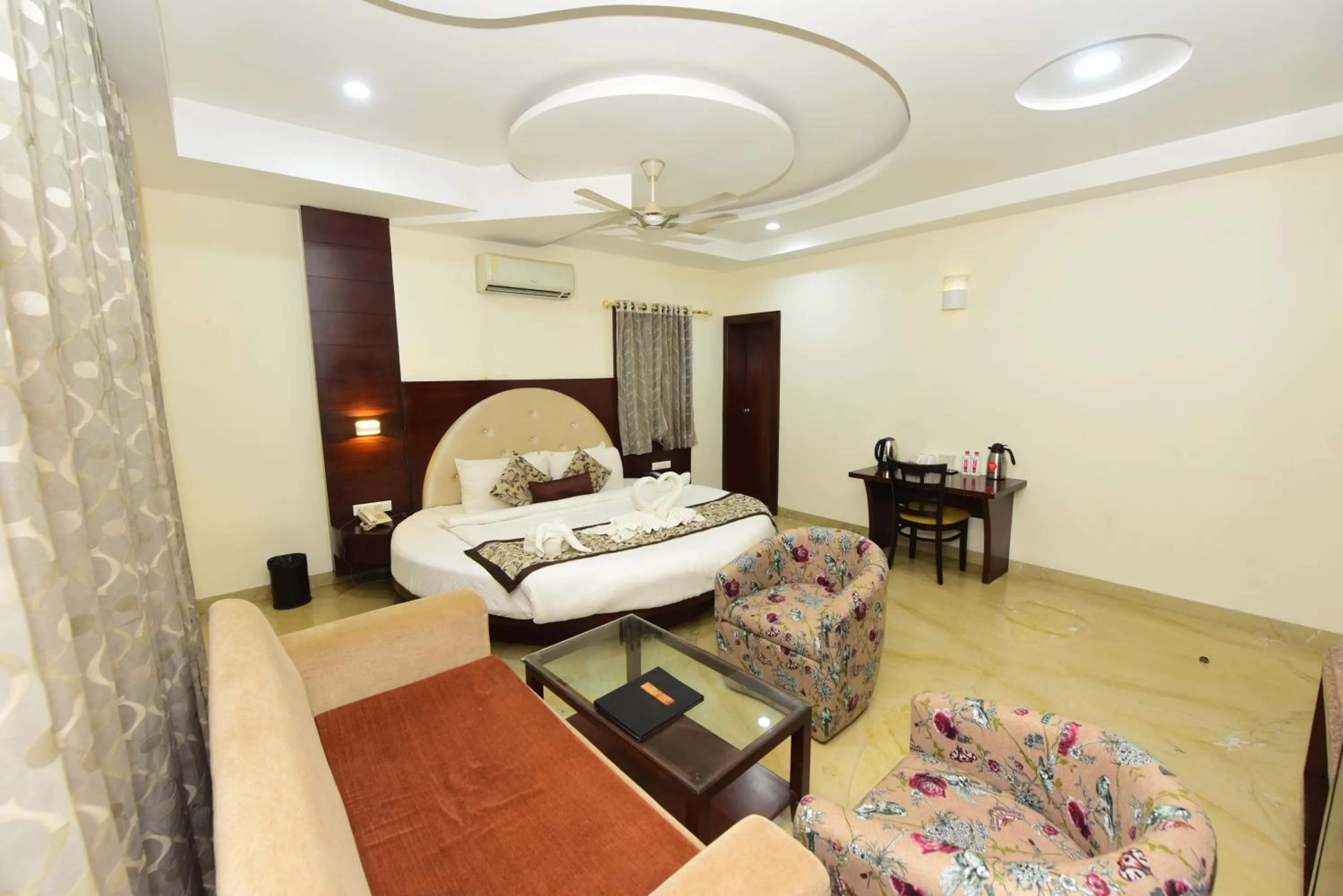 Photo of the whole room, Bed in Hotel Yois