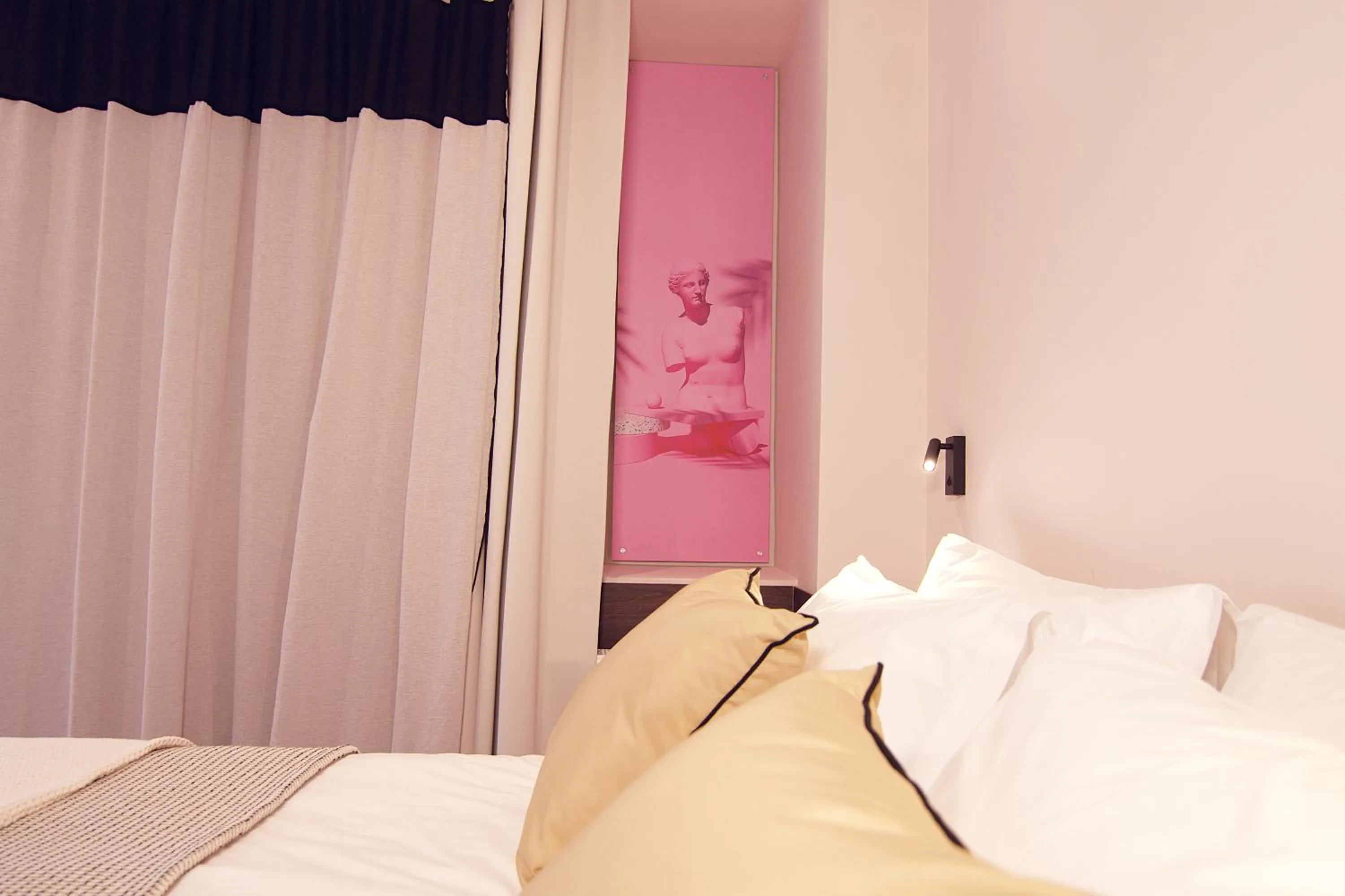 Bed in Cityzoe Athens Suites