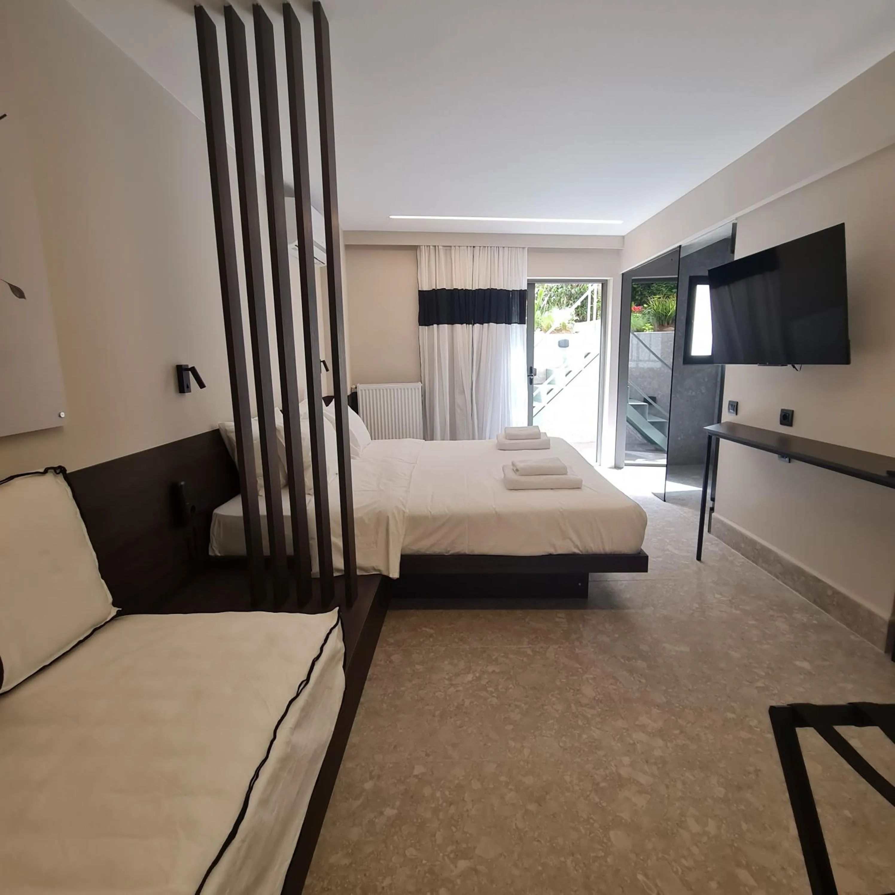 Photo of the whole room, Bed in Cityzoe Athens Suites