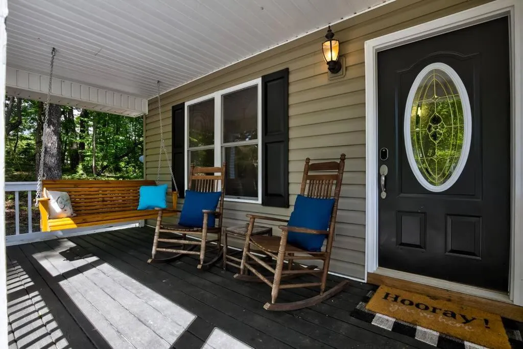 Patio in Less than 3 miles to Downtown with firepit