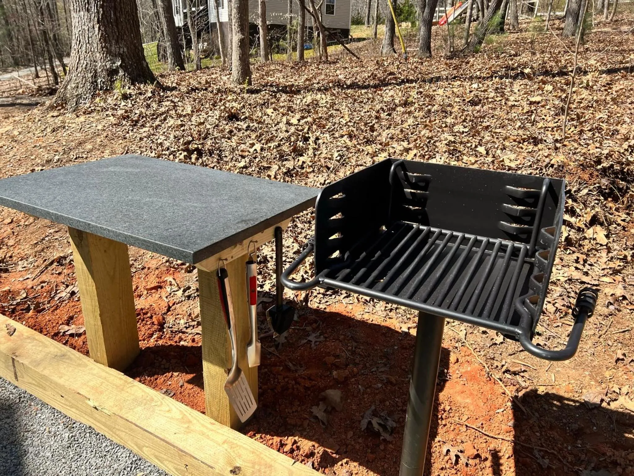 Less than 3 miles to Downtown with firepit