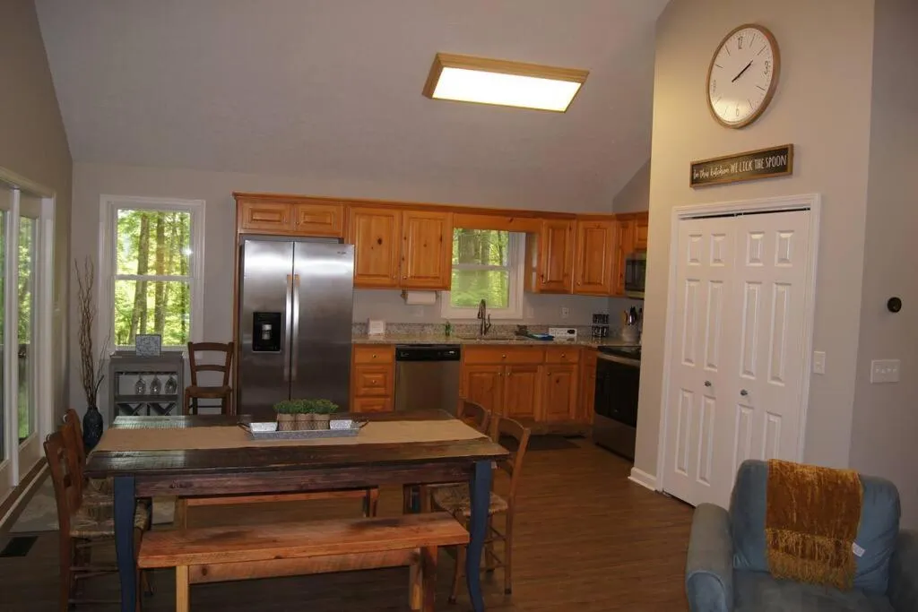 Less than 3 miles to Downtown with firepit