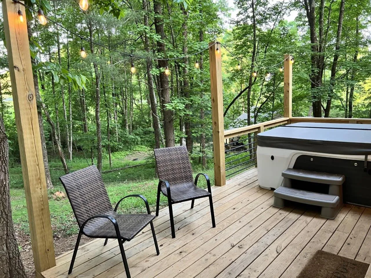 Less than 3 miles to Downtown with firepit