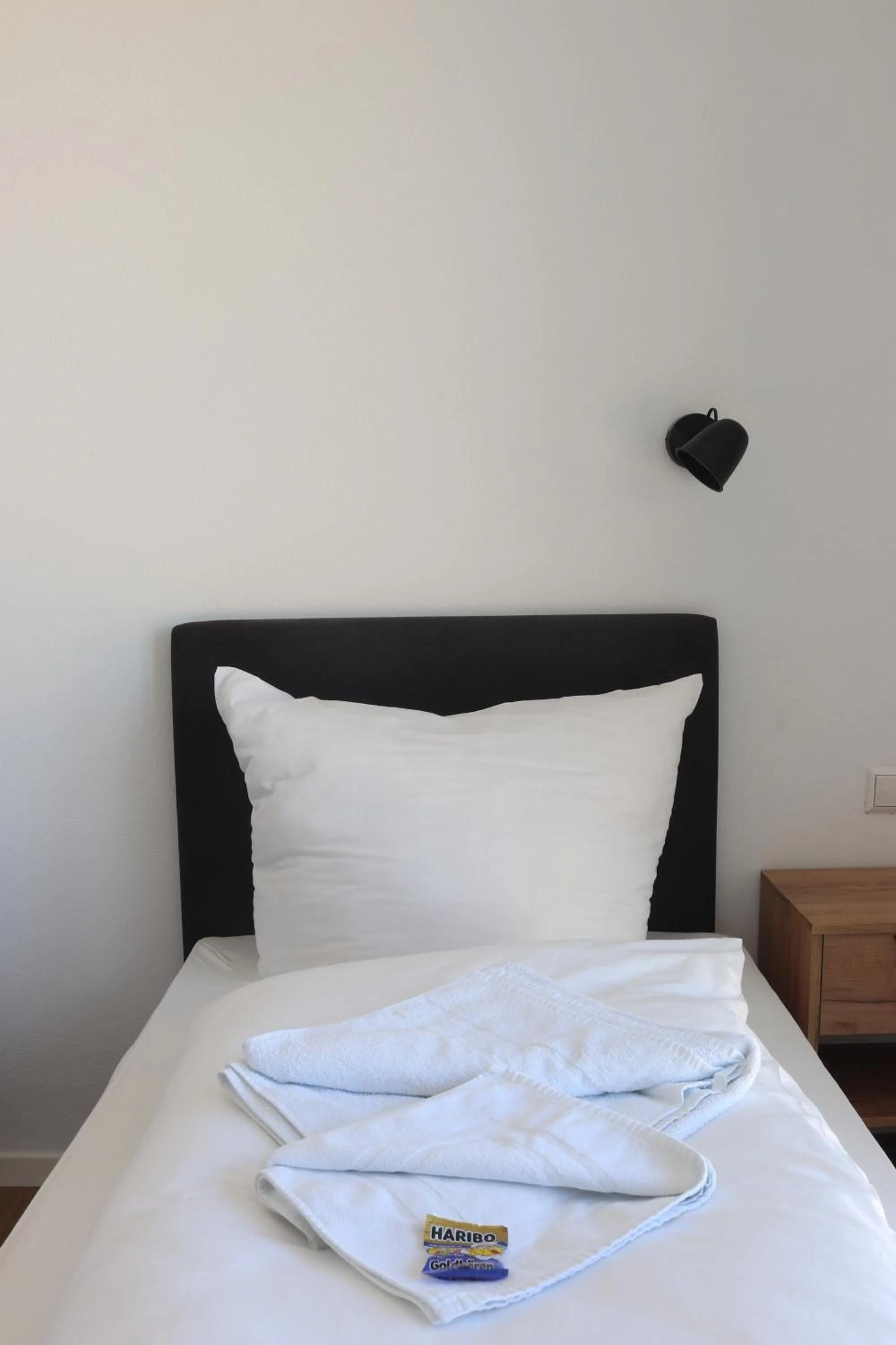 Bed in Motel Bergtheim - Self Check-in