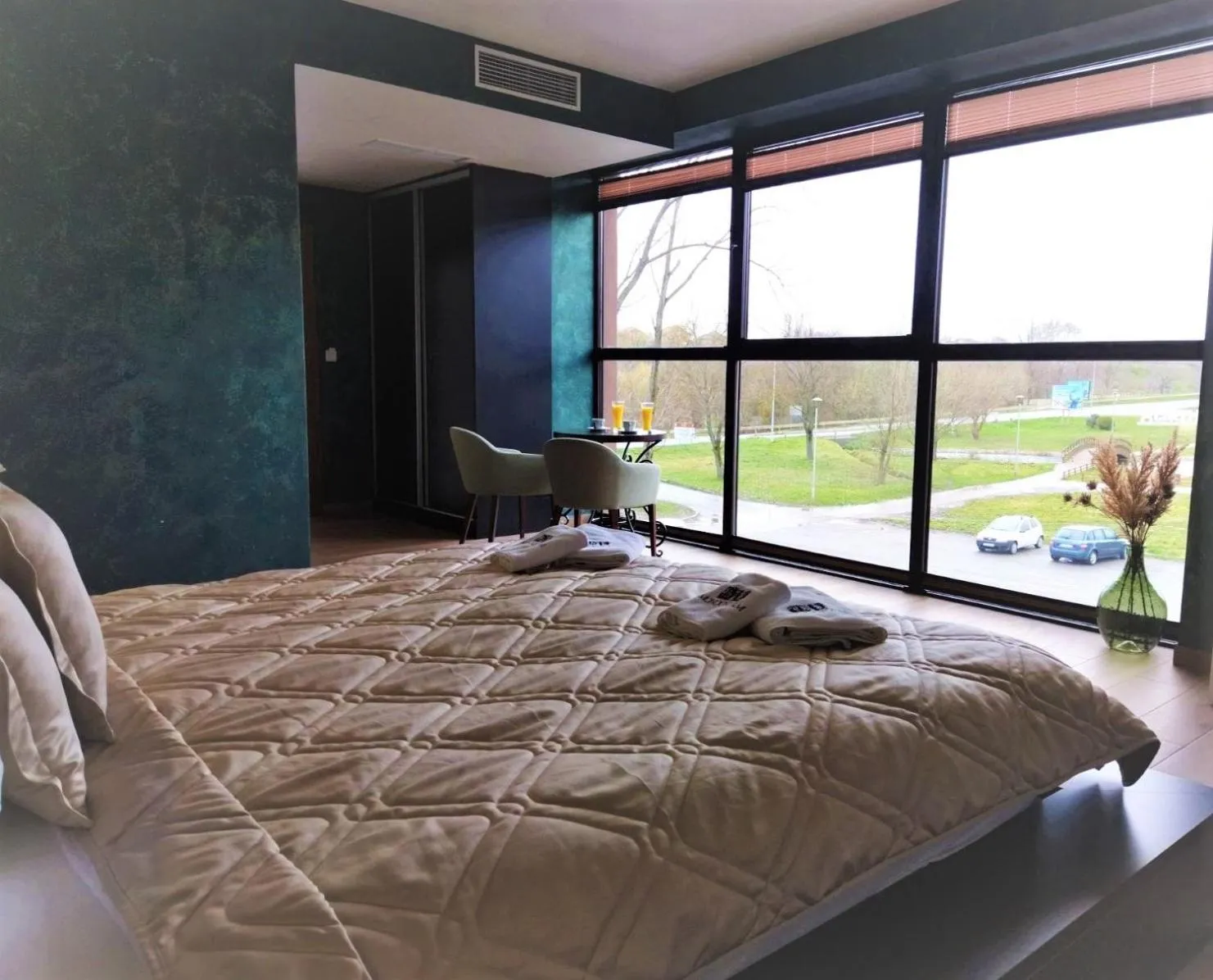 View (from property/room), Bed in Monogramlux