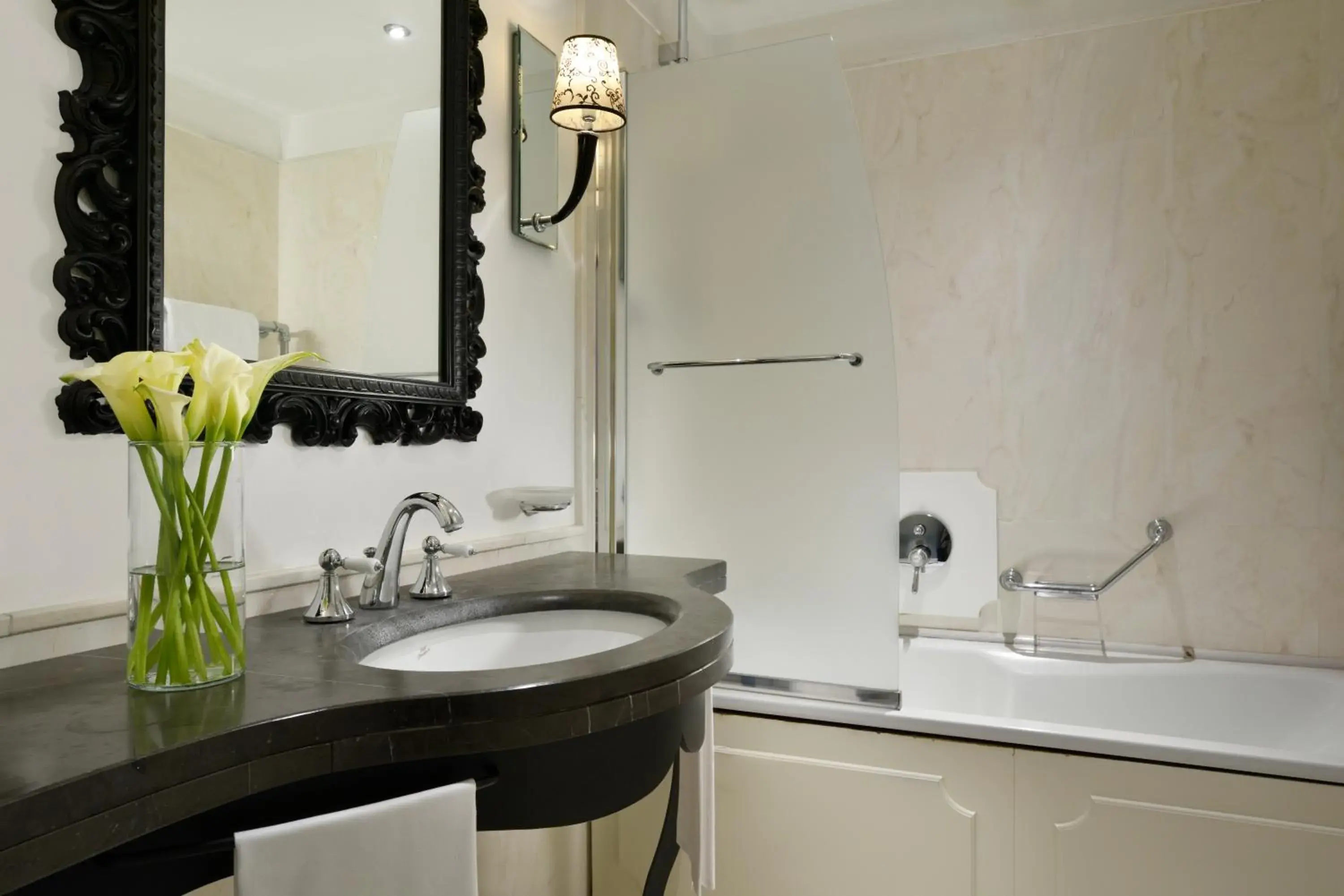 Deluxe Double Single Use in Palace Catania | UNA Esperienze Deluxe Double Single Use in Palace Catania | UNA Esperienze