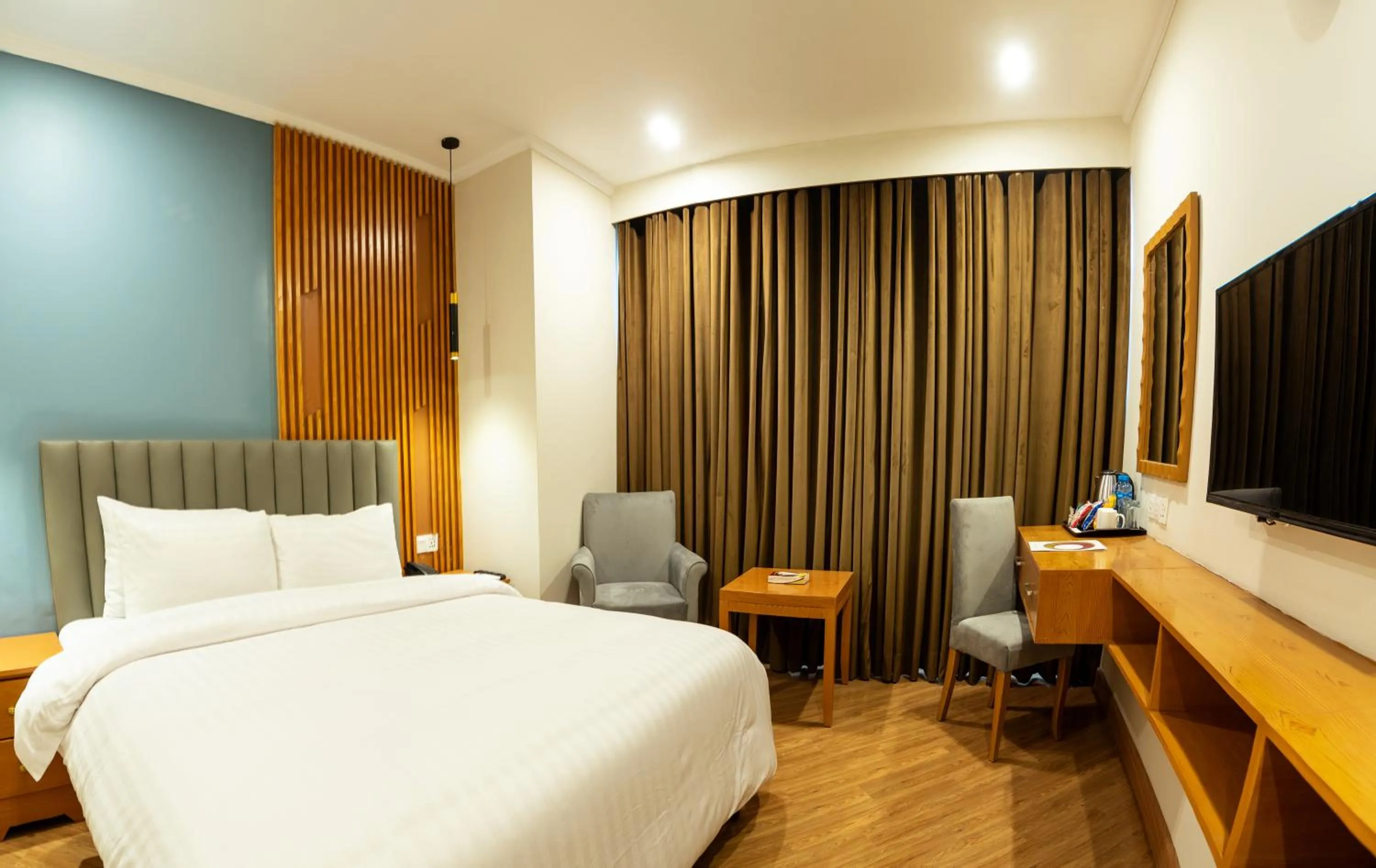 Photo of the whole room, Bed in Hotel One Tower Gulberg, Lahore