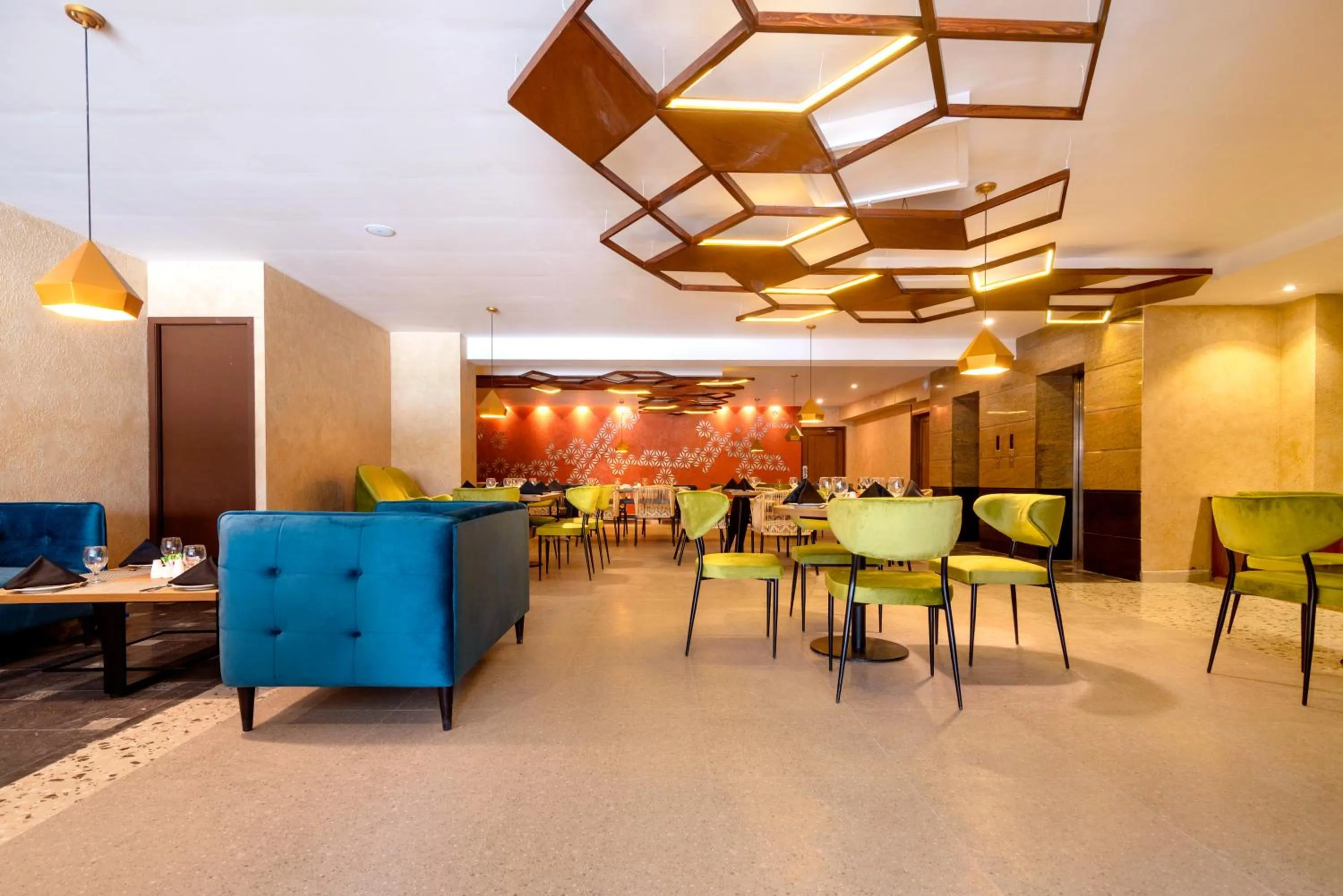 Restaurant/places to eat in Hotel One Tower Gulberg, Lahore