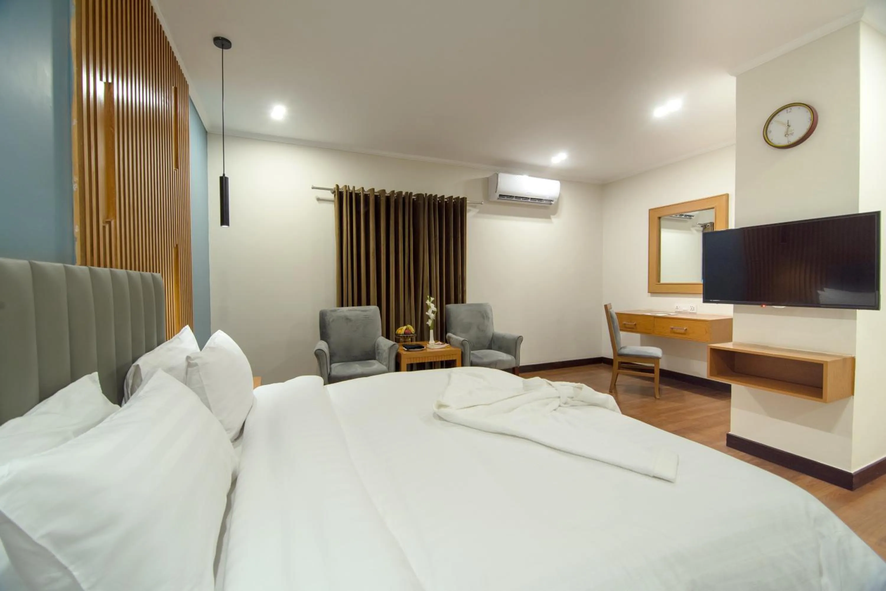 Photo of the whole room, Bed in Hotel One Tower Gulberg, Lahore