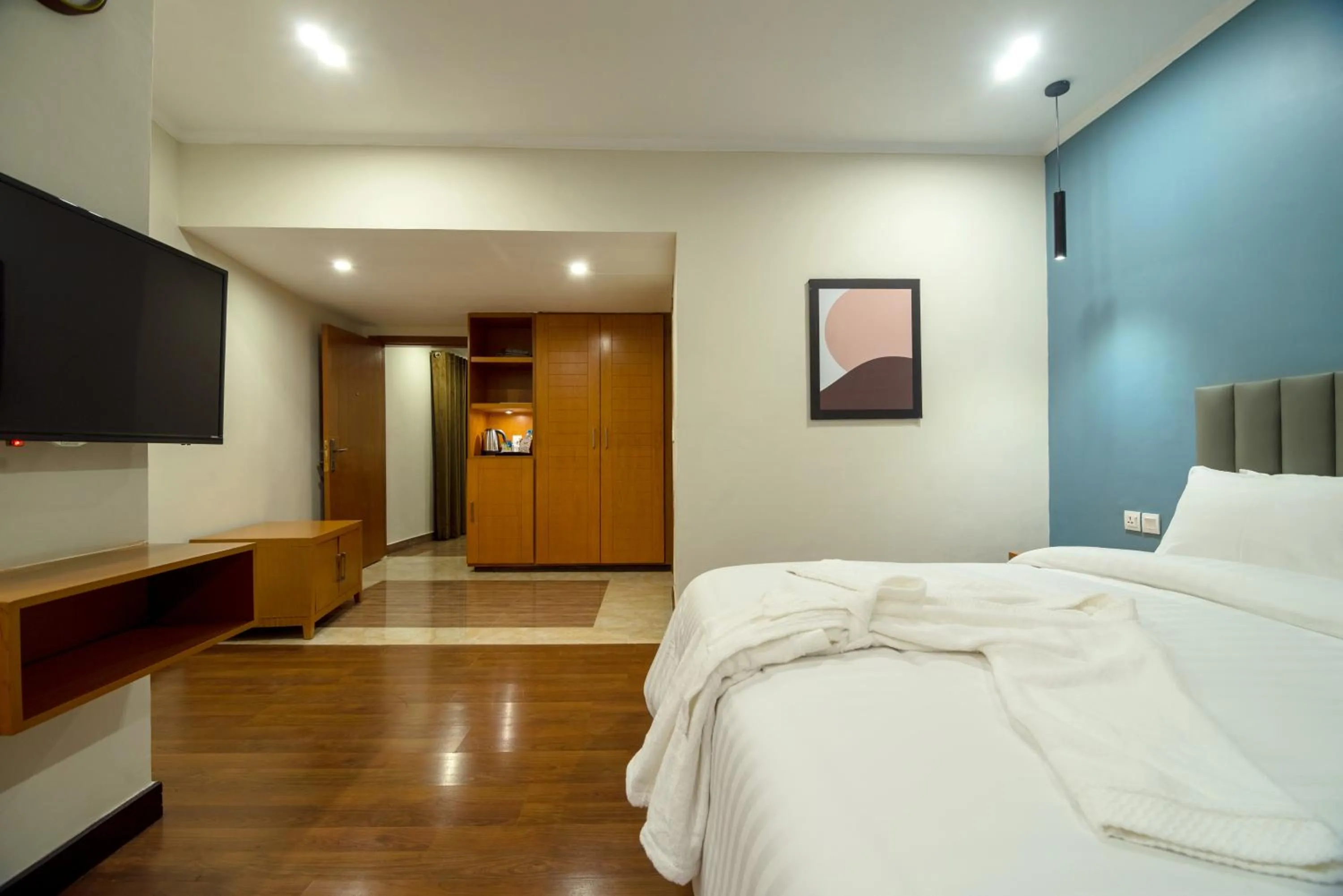 Photo of the whole room, Bed in Hotel One Tower Gulberg, Lahore