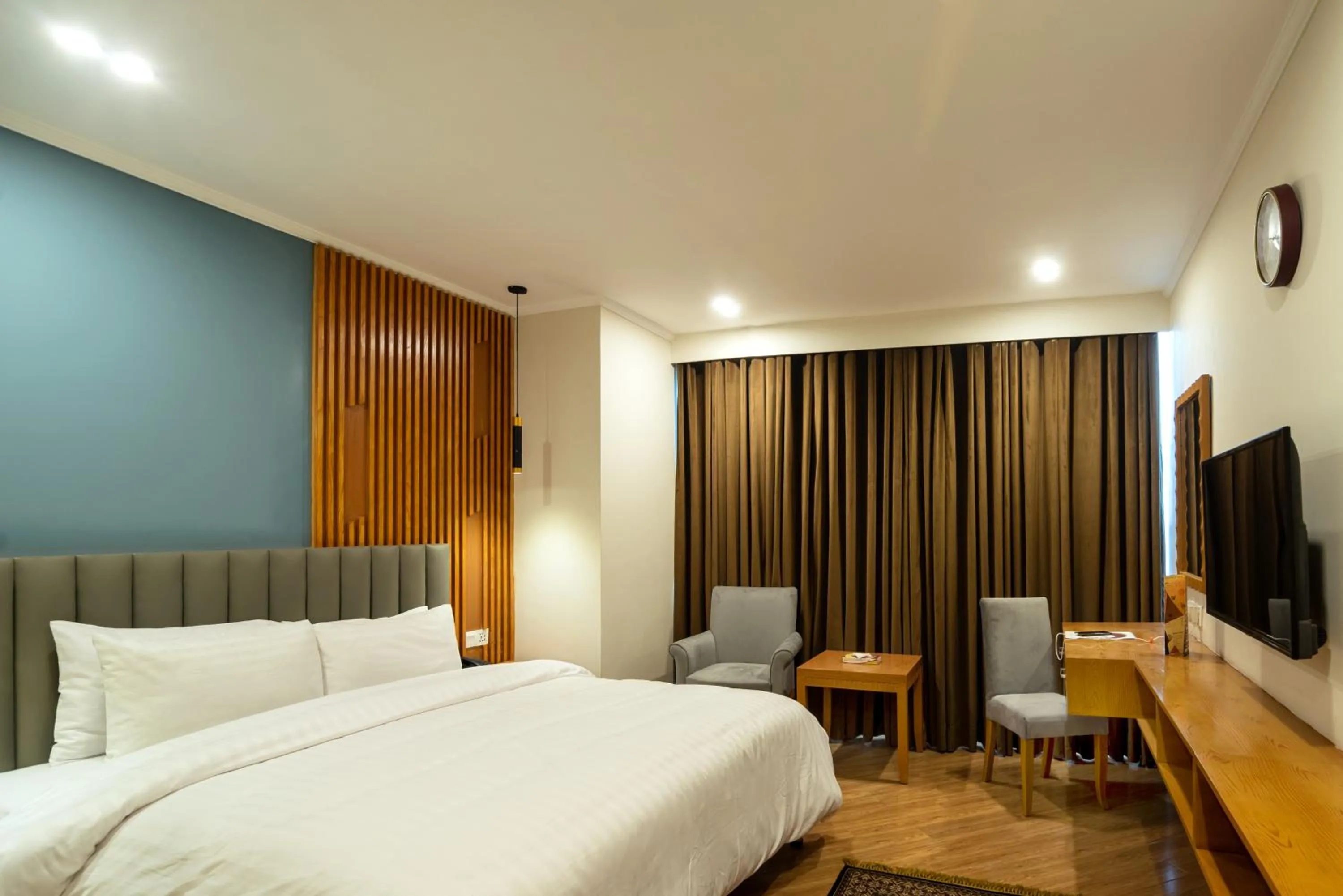 Photo of the whole room, Bed in Hotel One Tower Gulberg, Lahore