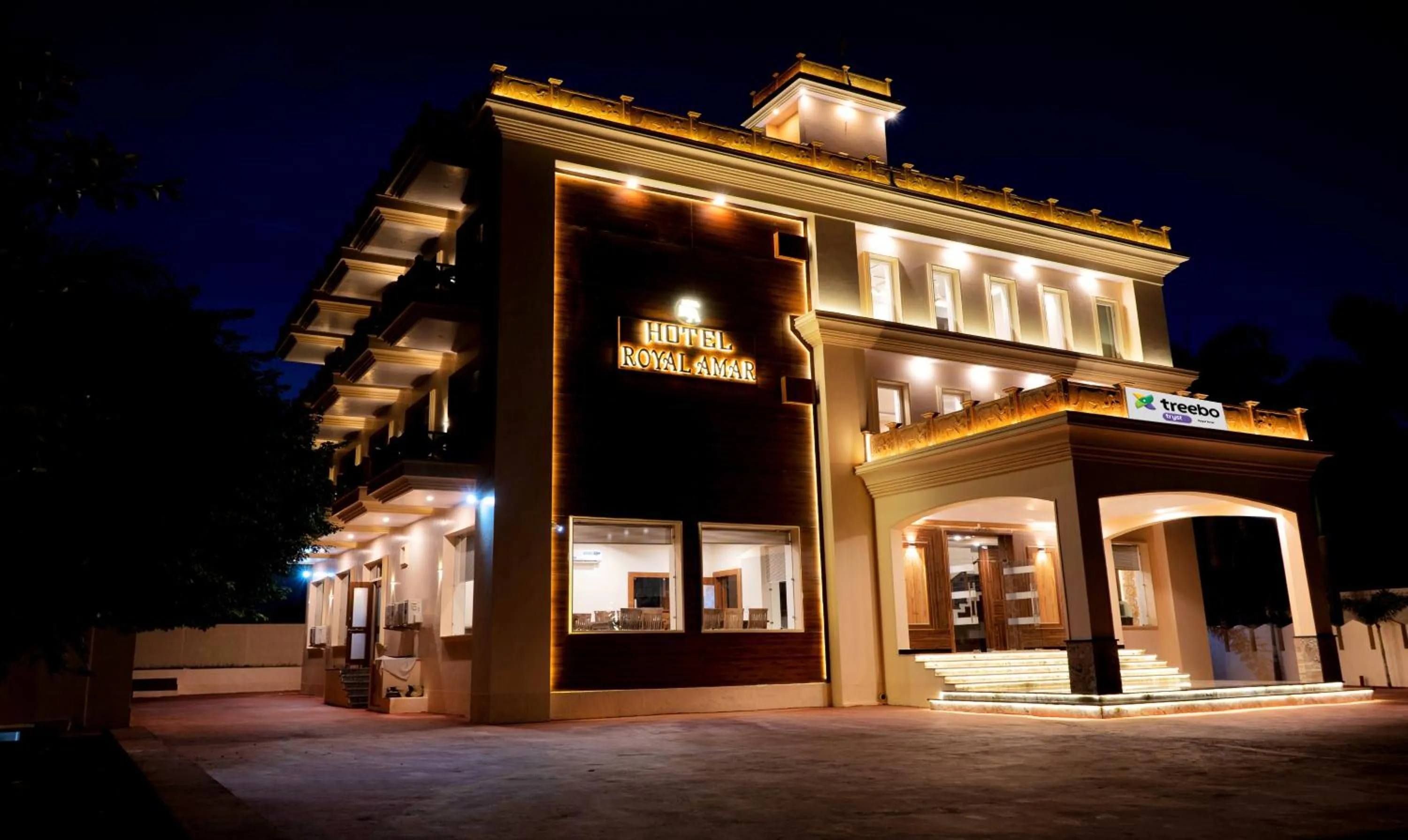 Facade/entrance in Treebo Premium Royal Amar With Mountain View and Swimming Pool