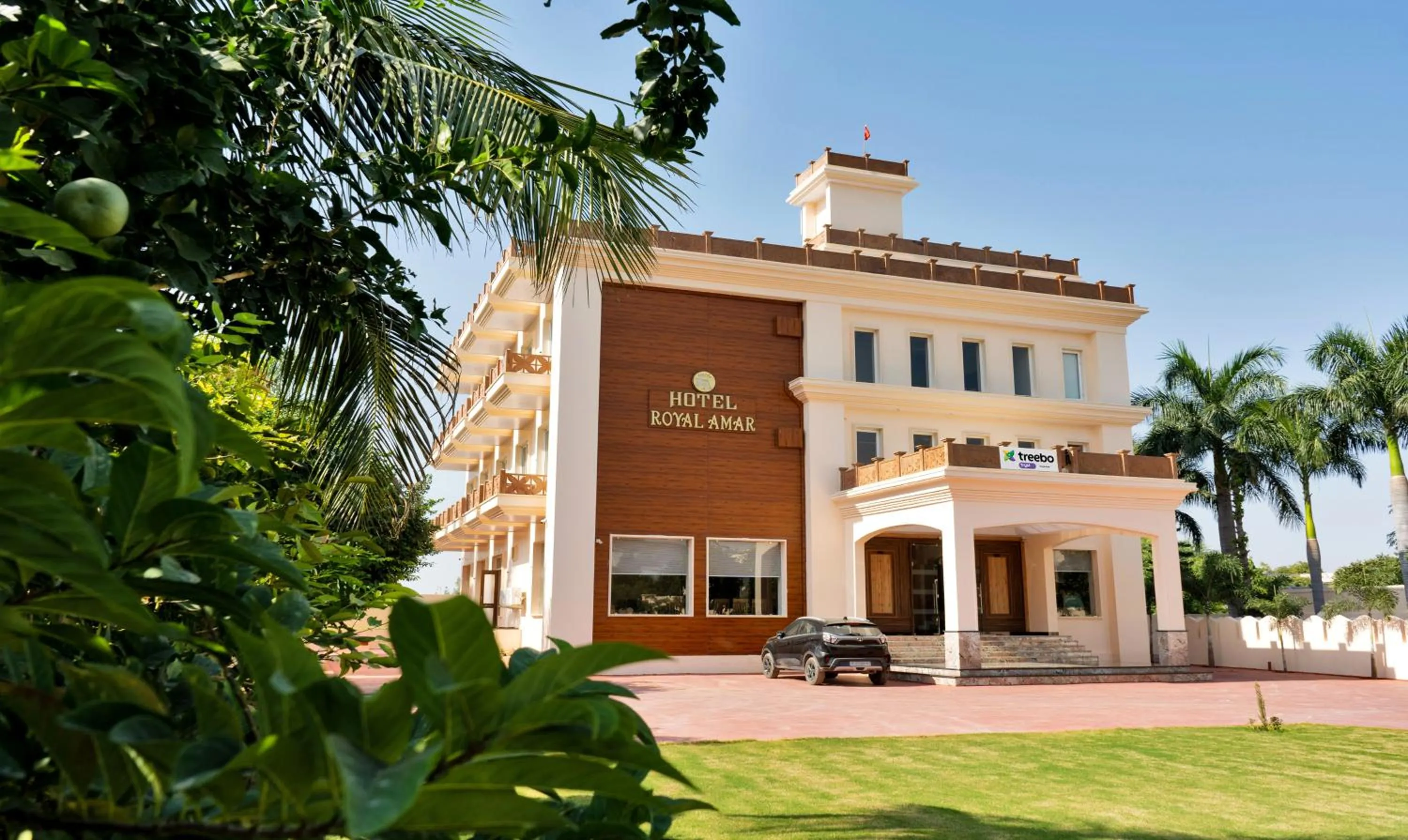 Facade/entrance in Treebo Premium Royal Amar With Mountain View and Swimming Pool