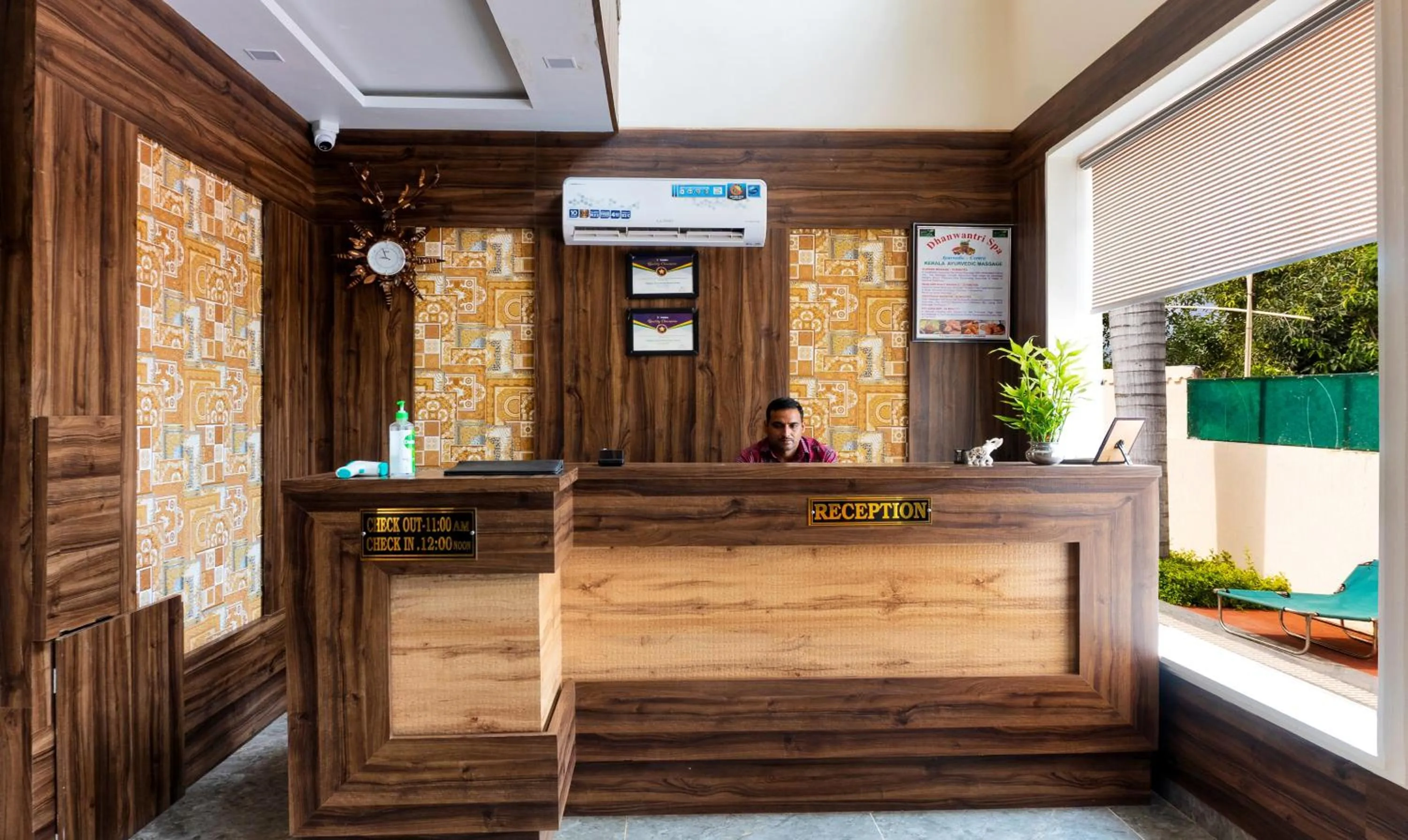 Lobby or reception in Treebo Premium Royal Amar With Mountain View and Swimming Pool